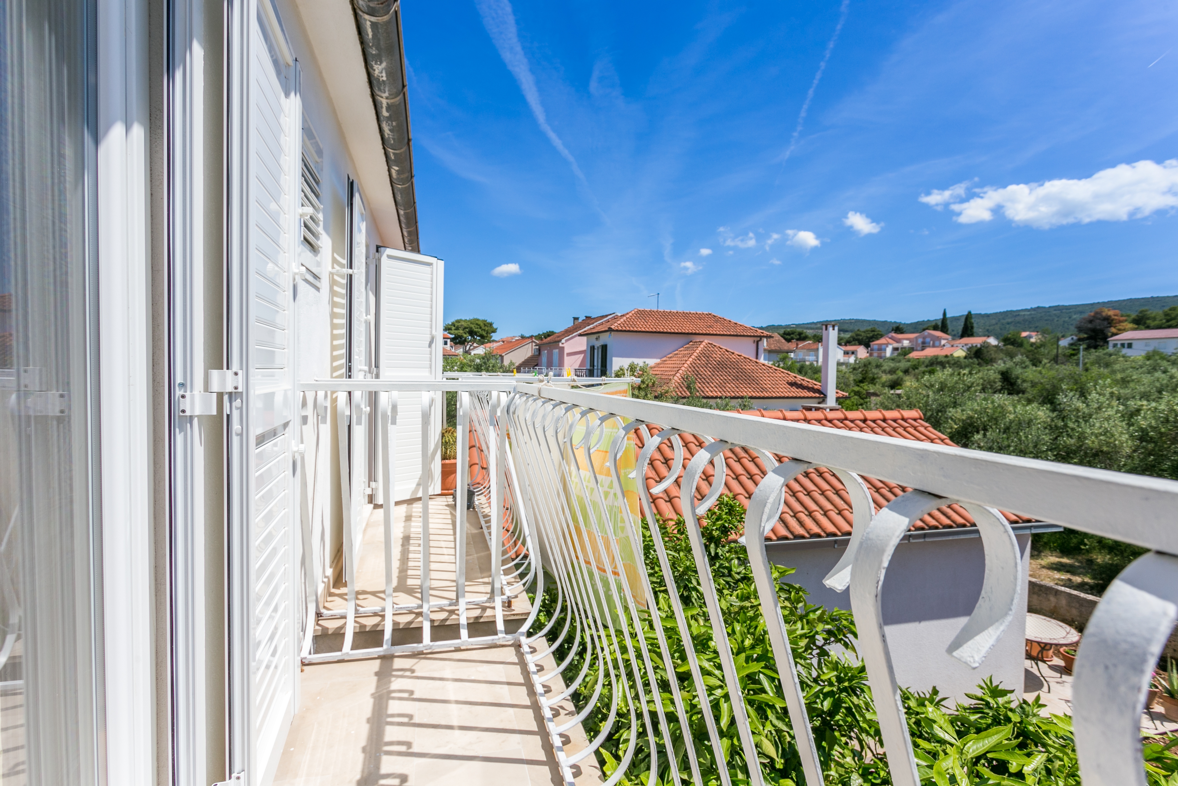 Three bedroom apartment with terrace and sea view Mirca, Brač  A-b