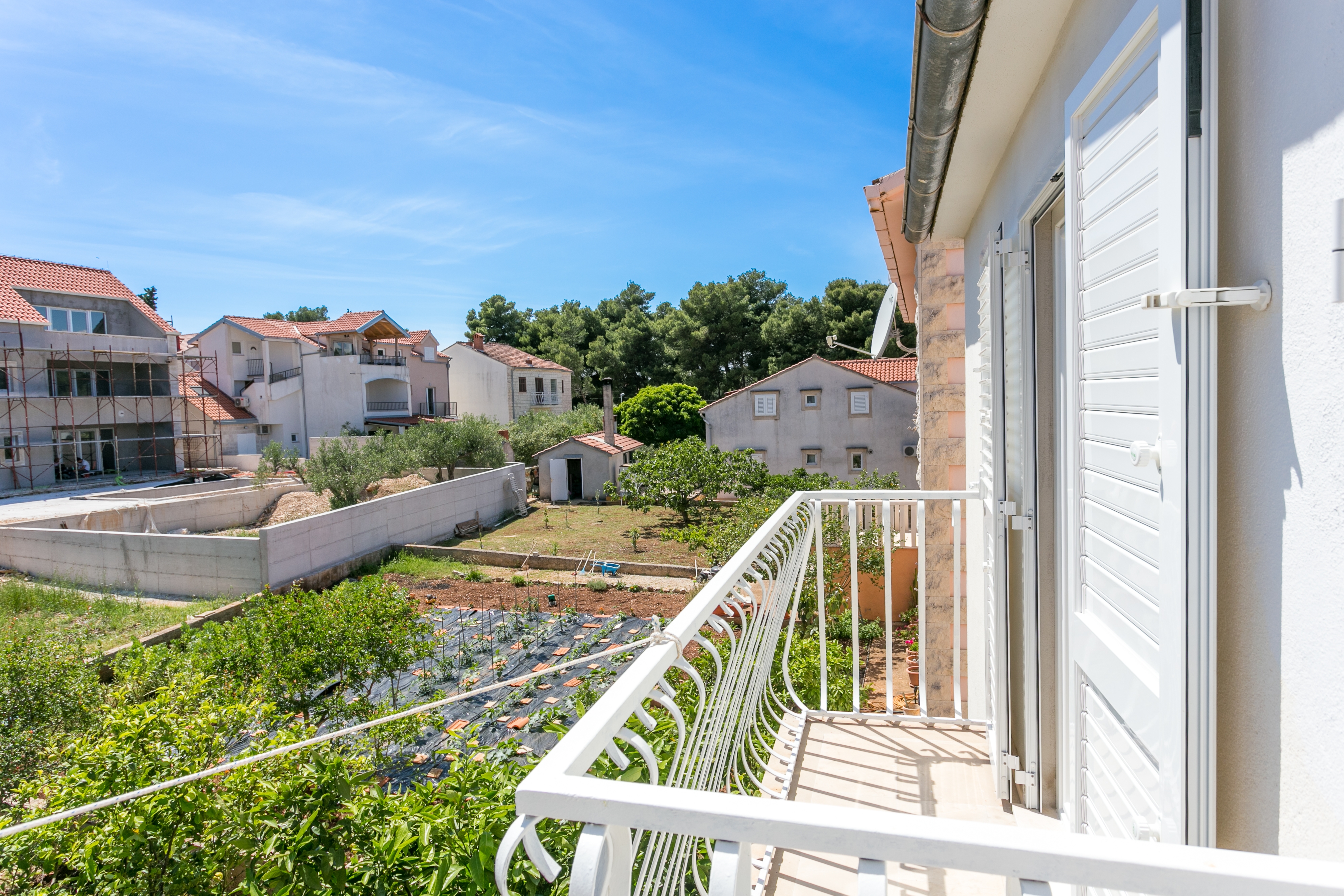 Three bedroom apartment with terrace and sea view Mirca, Brač  A-b