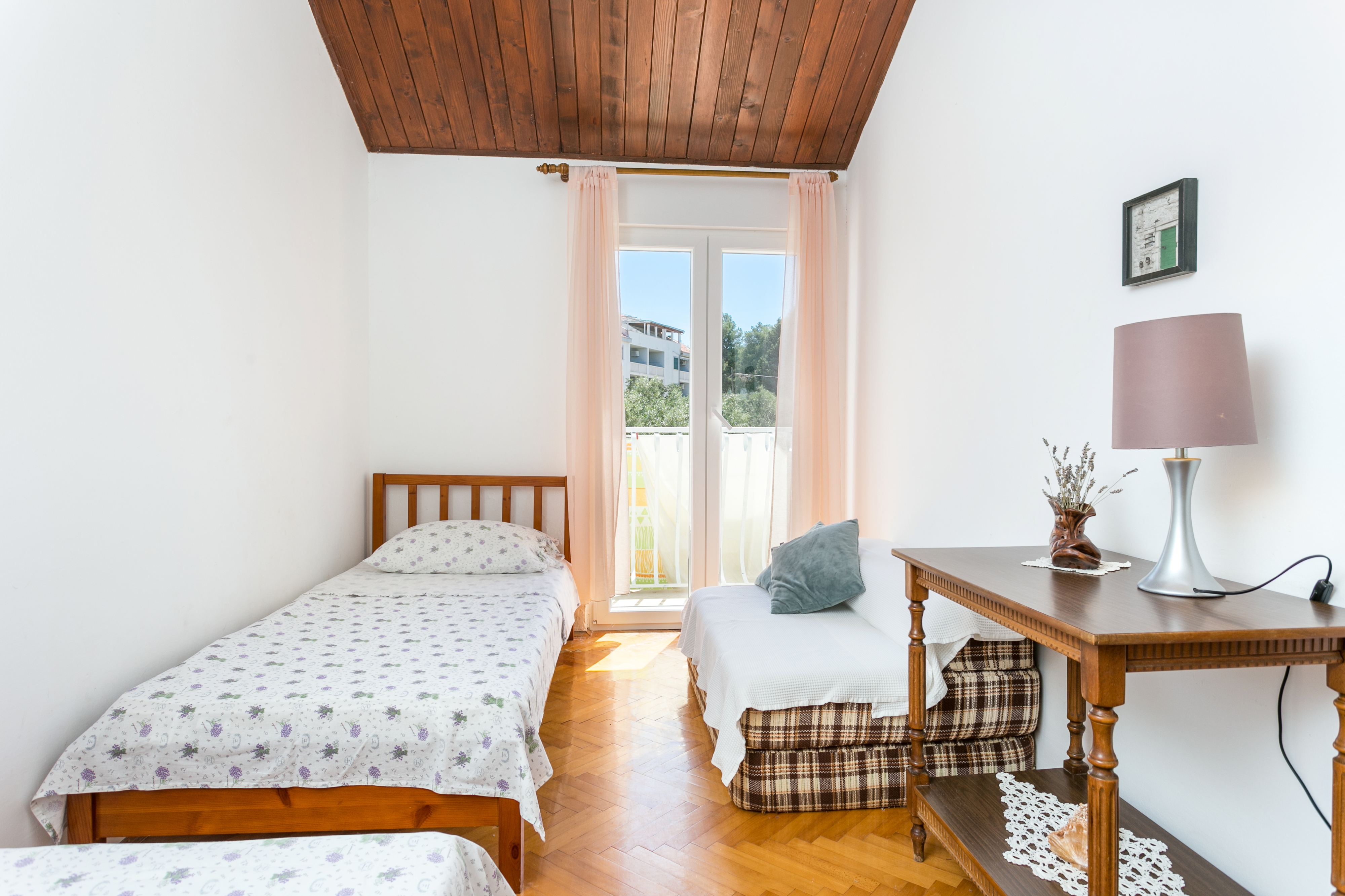 Three bedroom apartment with terrace and sea view Mirca, Brač  A-b