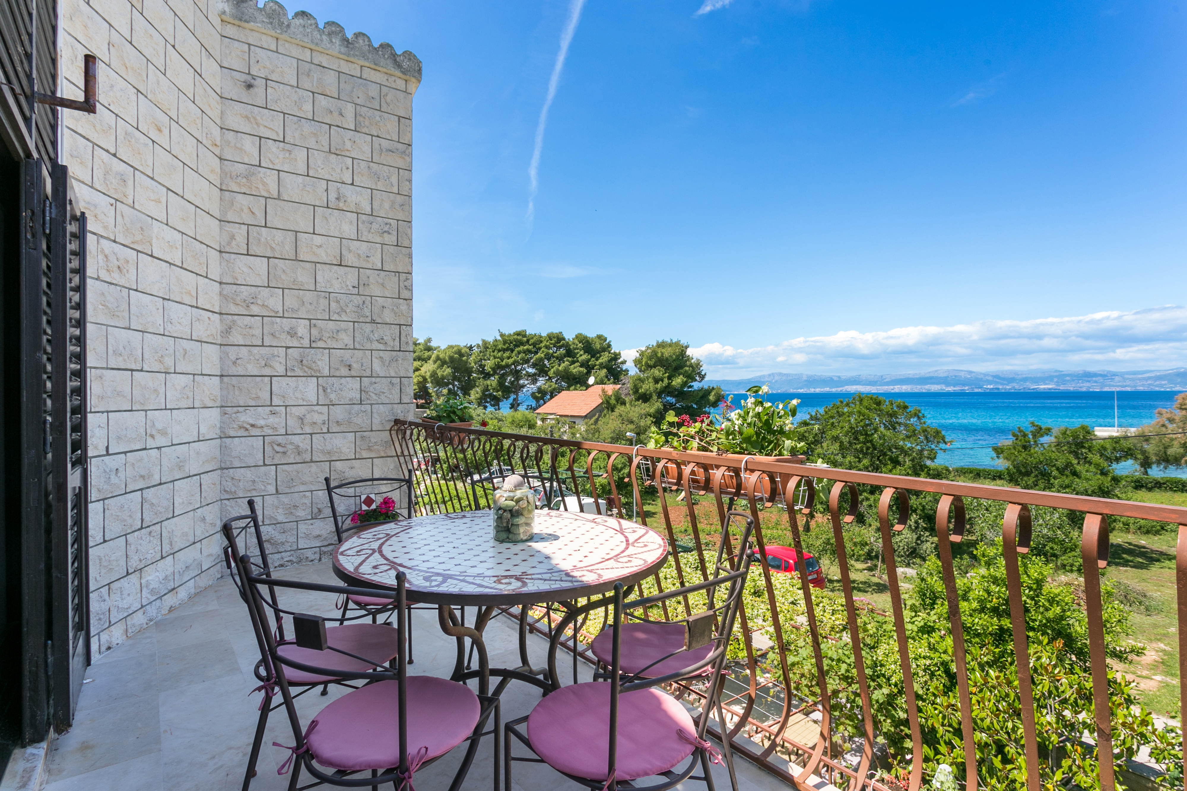 Three bedroom apartment with terrace and sea view Mirca, Brač  A-b