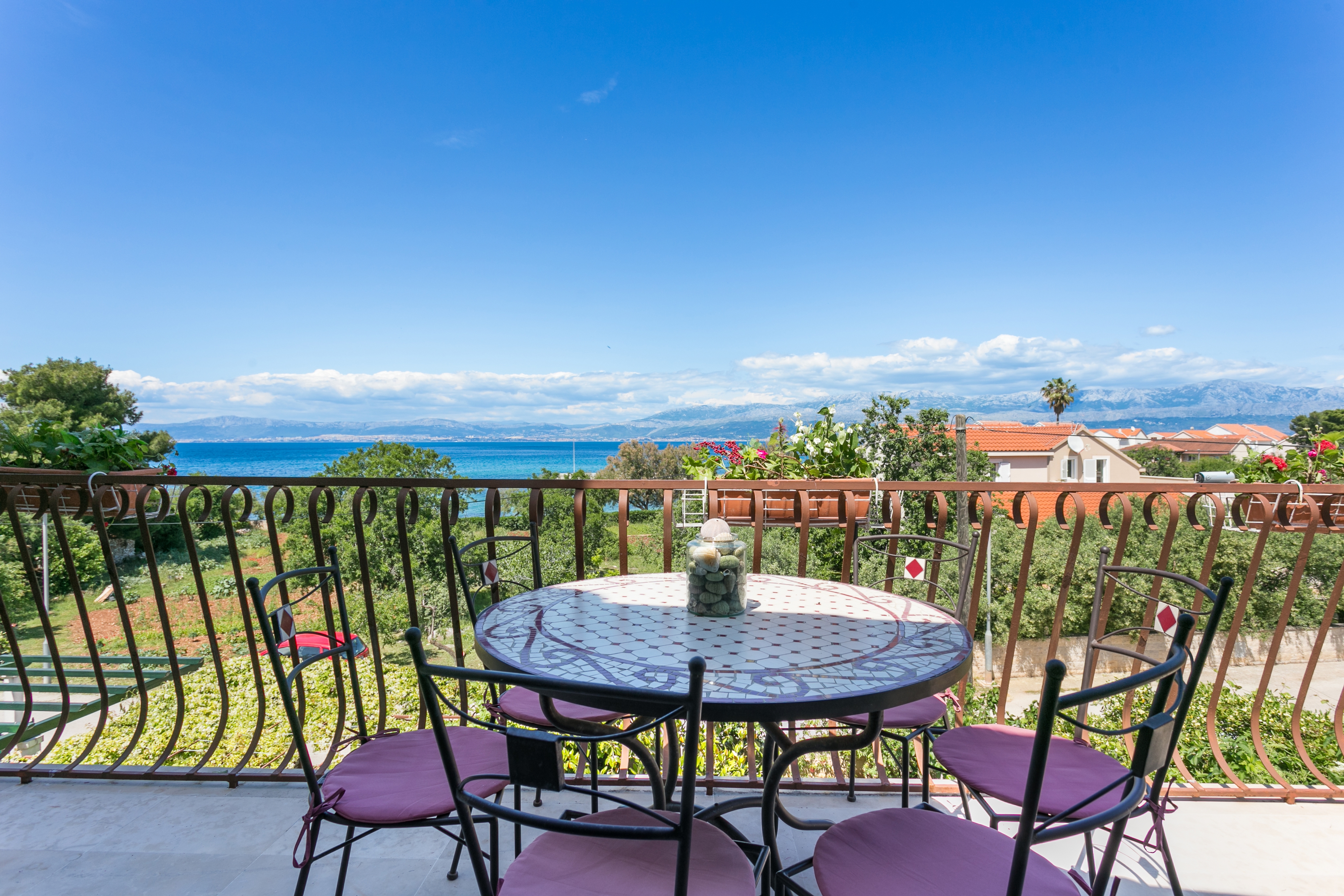 Three bedroom apartment with terrace and sea view Mirca, Brač (A-732-b)