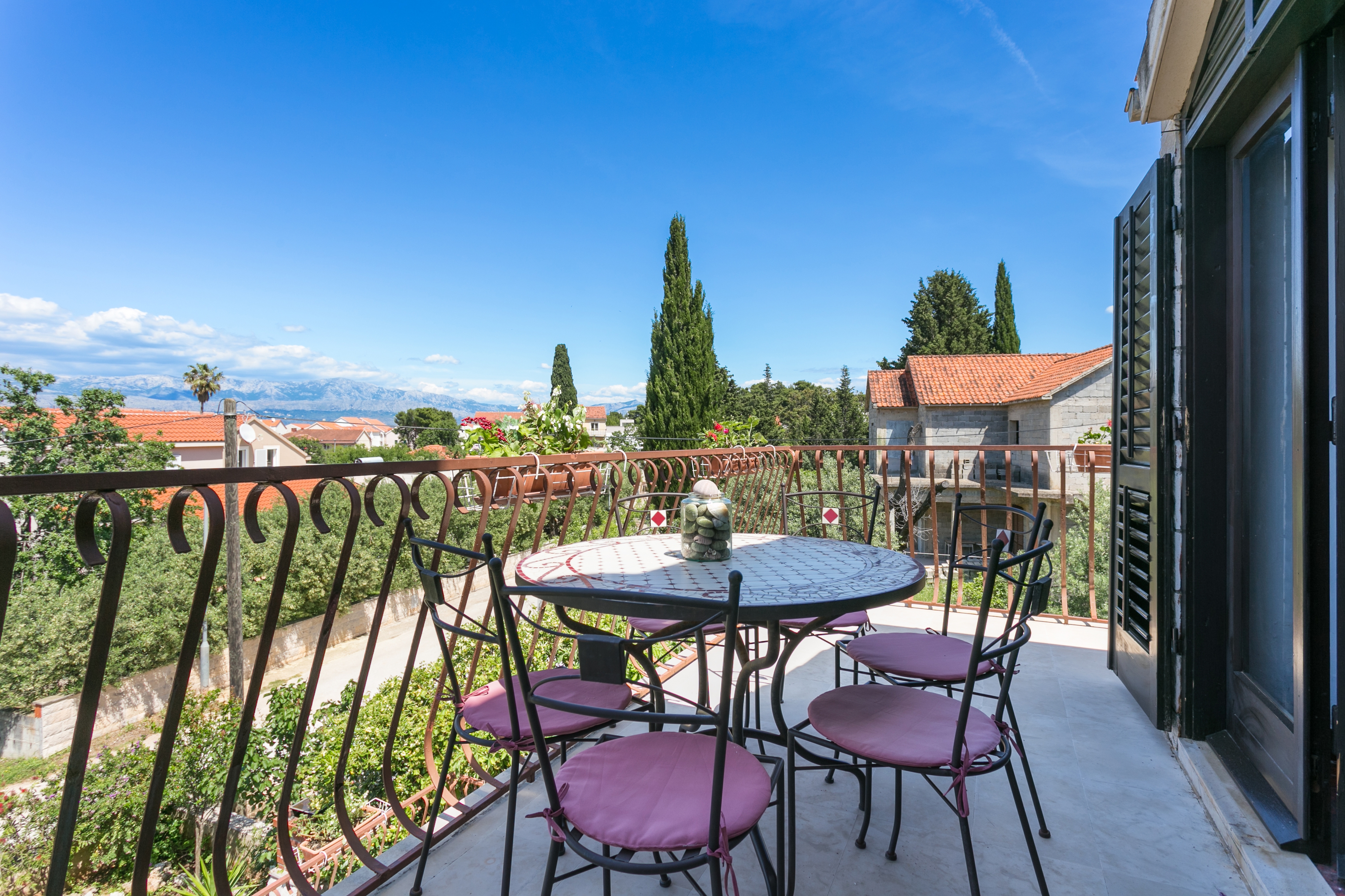 Three bedroom apartment with terrace and sea view Mirca, Brač  A-b