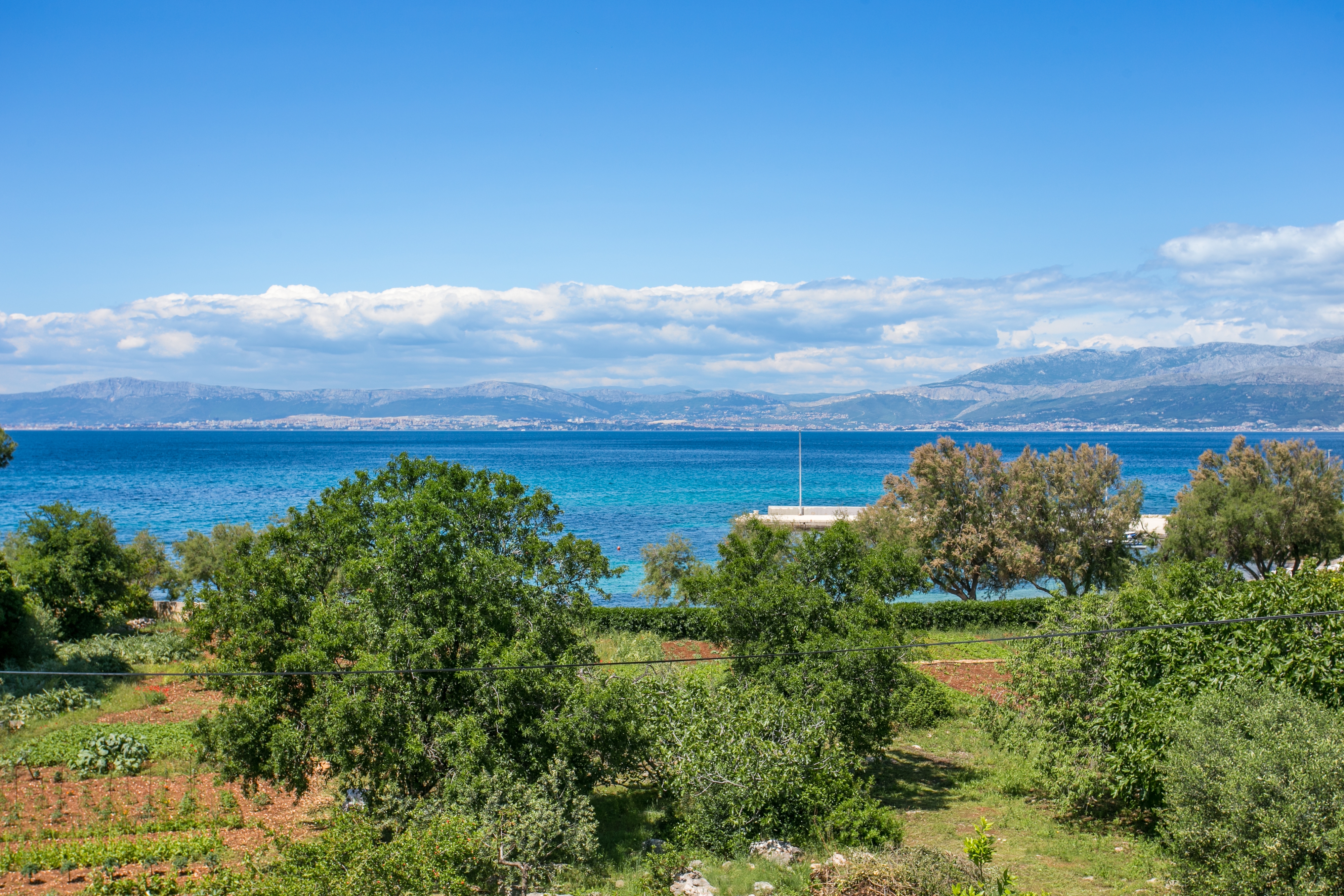 Three bedroom apartment with terrace and sea view Mirca, Brač  A-b