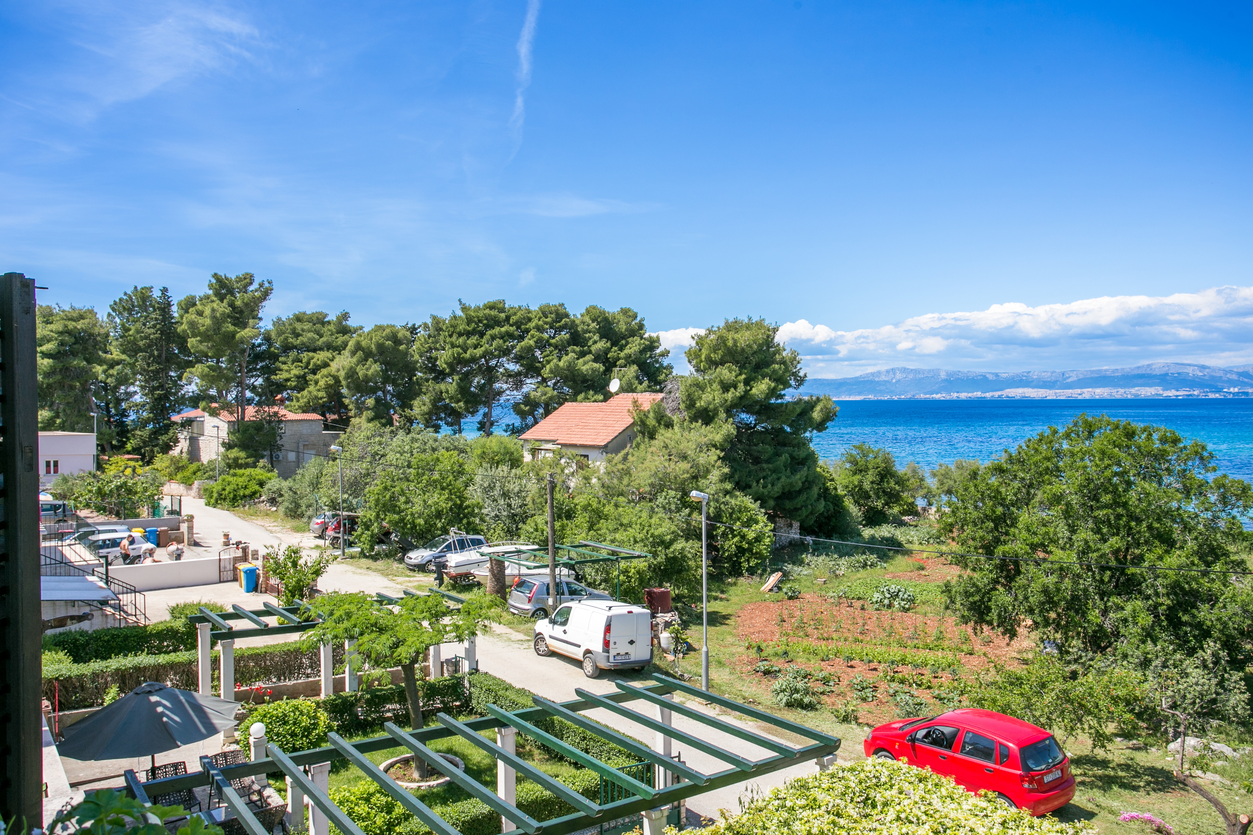 Three bedroom apartment with terrace and sea view Mirca, Brač  A-b