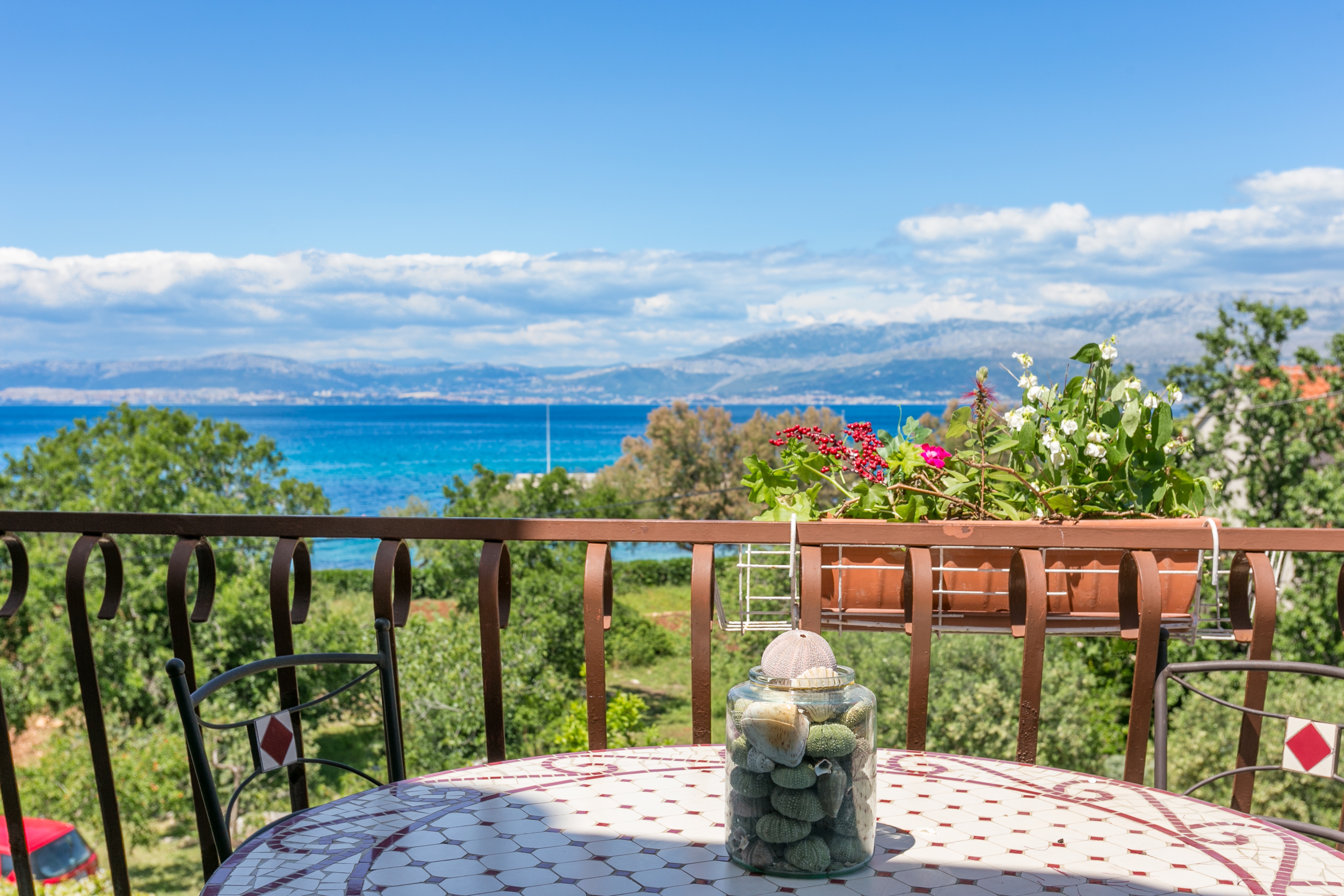 Three bedroom apartment with terrace and sea view Mirca, Brač  A-b