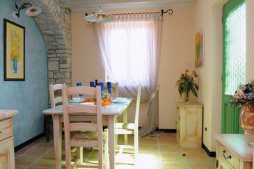Dining room Šumber, Dining room in the apartment.
