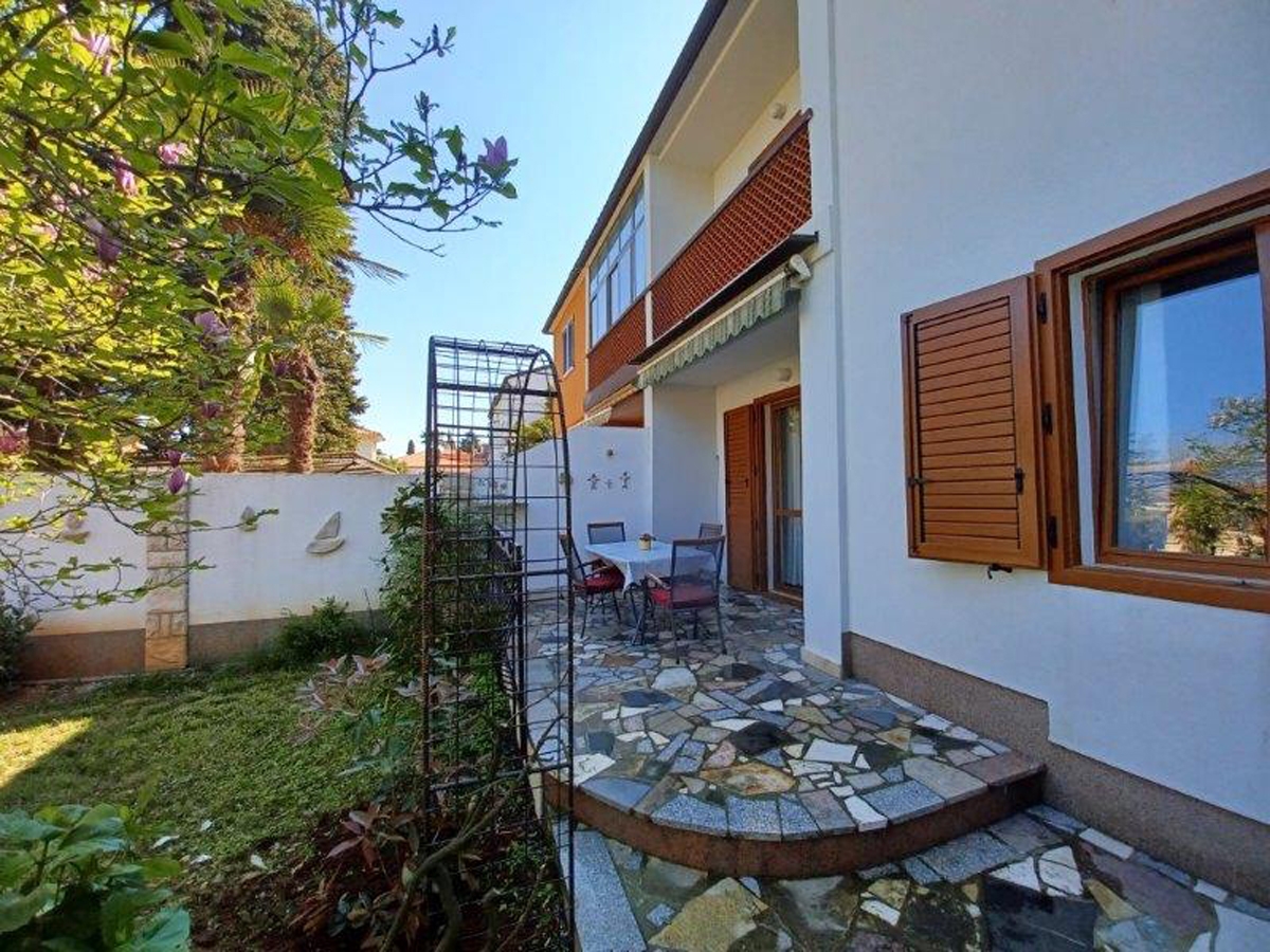 One bedroom apartment with terrace Novigrad  A-a