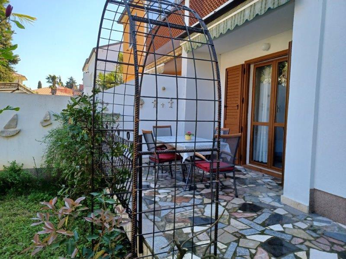 One bedroom apartment with terrace Novigrad  A-a