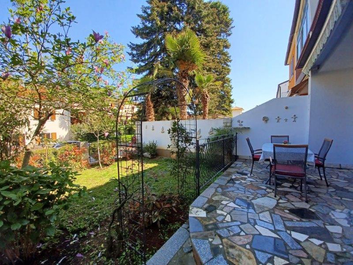 One bedroom apartment with terrace Novigrad  A-a