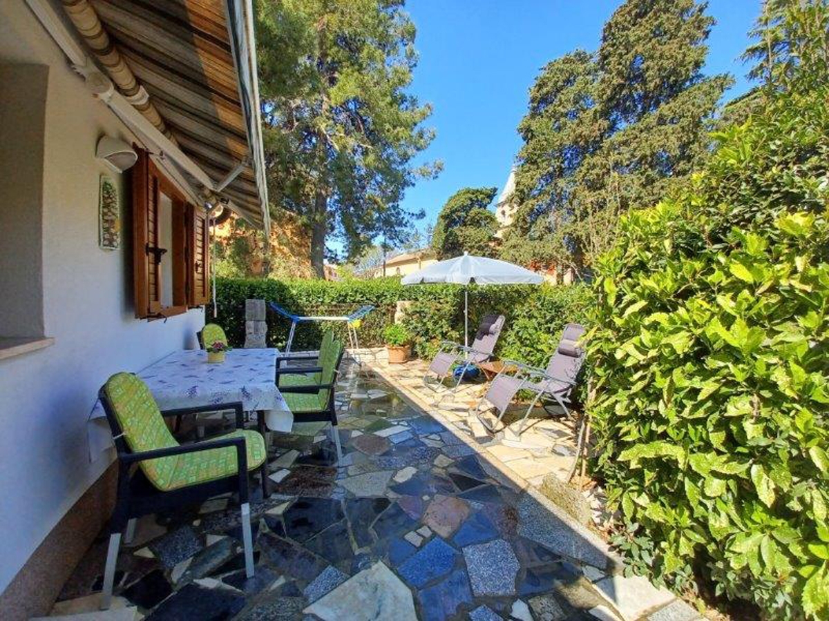 Two bedroom apartment with terrace Novigrad  A-b