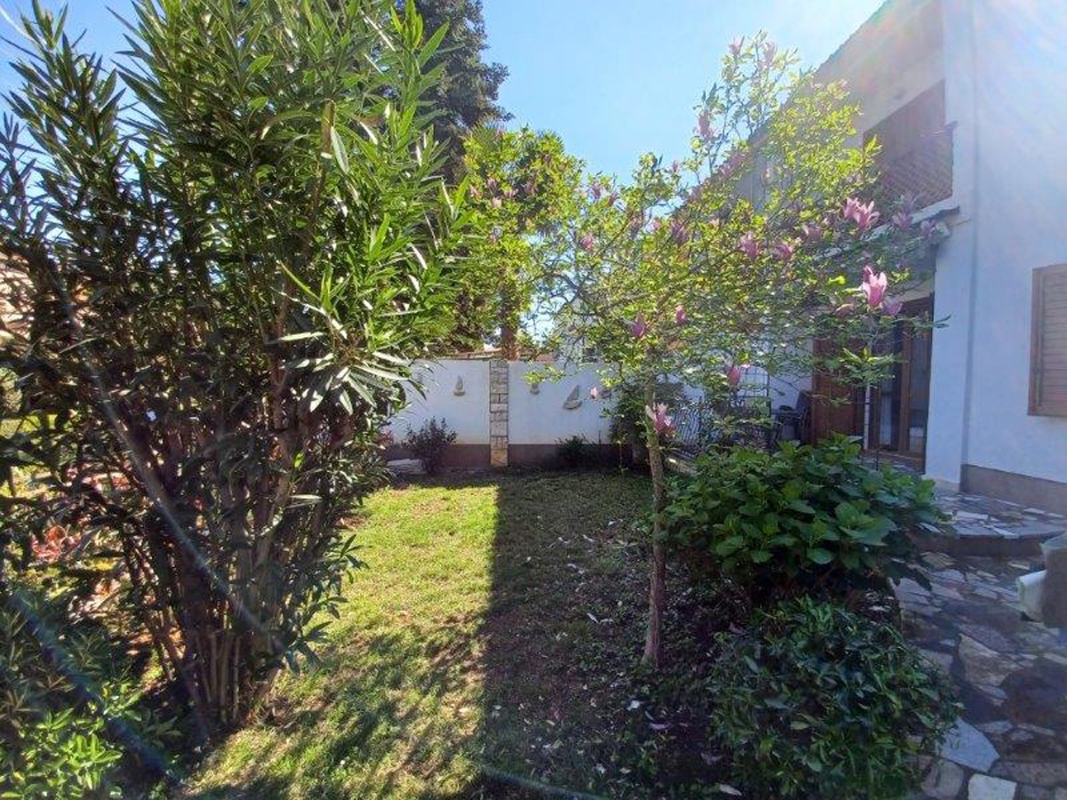 Two bedroom apartment with terrace Novigrad  A-b