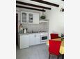 Kuchyně Milna, Kuchyně v ubytování typu studio-apartment, s klimatizací a WiFi.