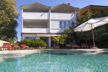 Property Valbandon, Fažana, Property 7351 - Apartments with pebble beach.
