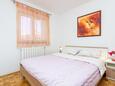 Valbandon, Schlafzimmer 2 in folgender Unterkunftsart apartment, Haustiere erlaubt und WiFi.