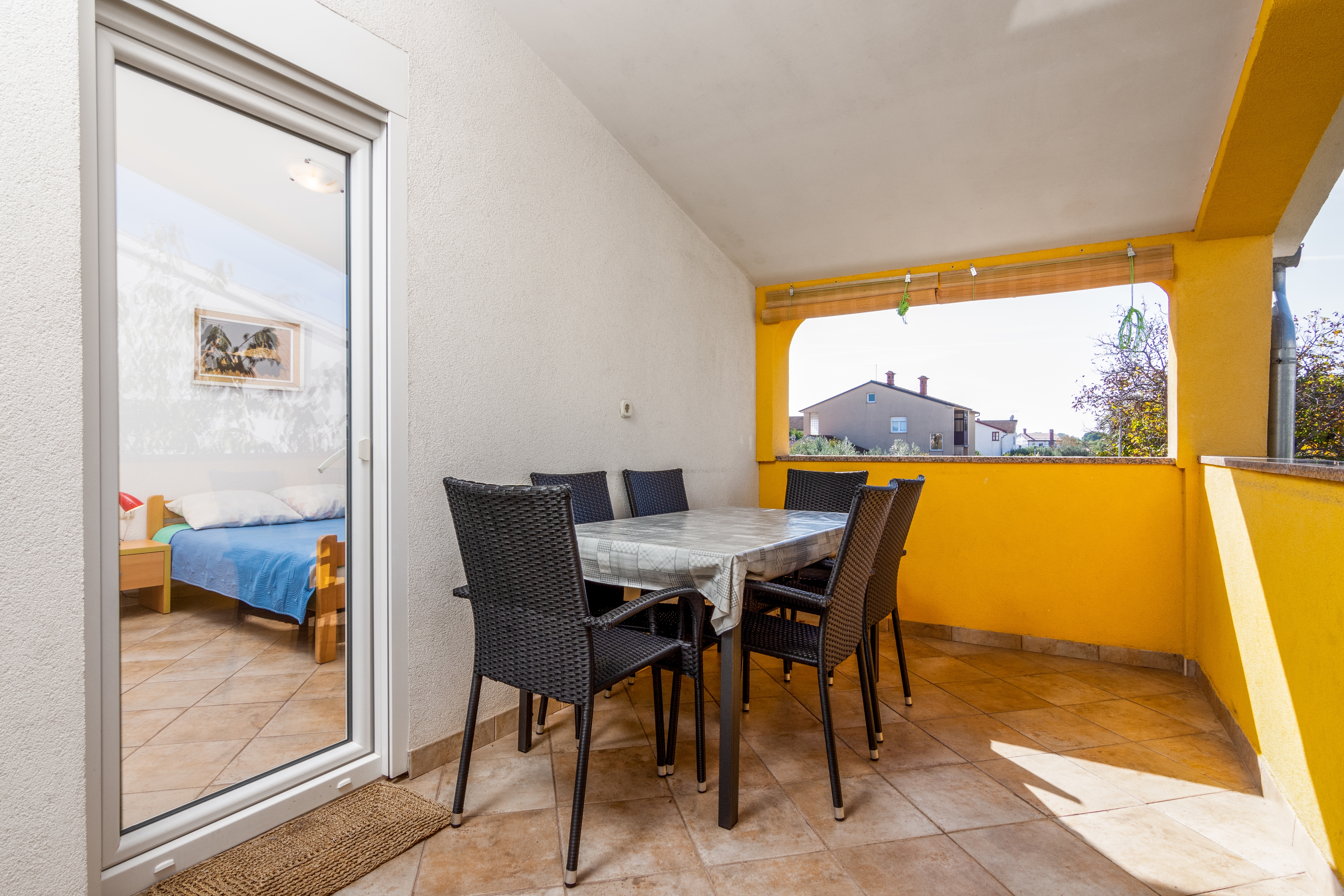 Three bedroom apartment with terrace Valbandon, Fažana (A-7352-a)