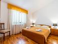 Ložnice 1 Krnica, Ložnice 1 v ubytování typu apartment, domácí mazlíčci povoleni a WiFi.