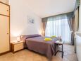 Ložnice 1 Krnica, Ložnice 1 v ubytování typu apartment, domácí mazlíčci povoleni a WiFi.