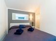 Slaapkamer Krnica, Slaapkamer in the studio-apartment, (pet friendly) en WiFi.