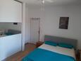 Postira, Schlafzimmer 1 in folgender Unterkunftsart apartment, Haustiere erlaubt und WiFi.