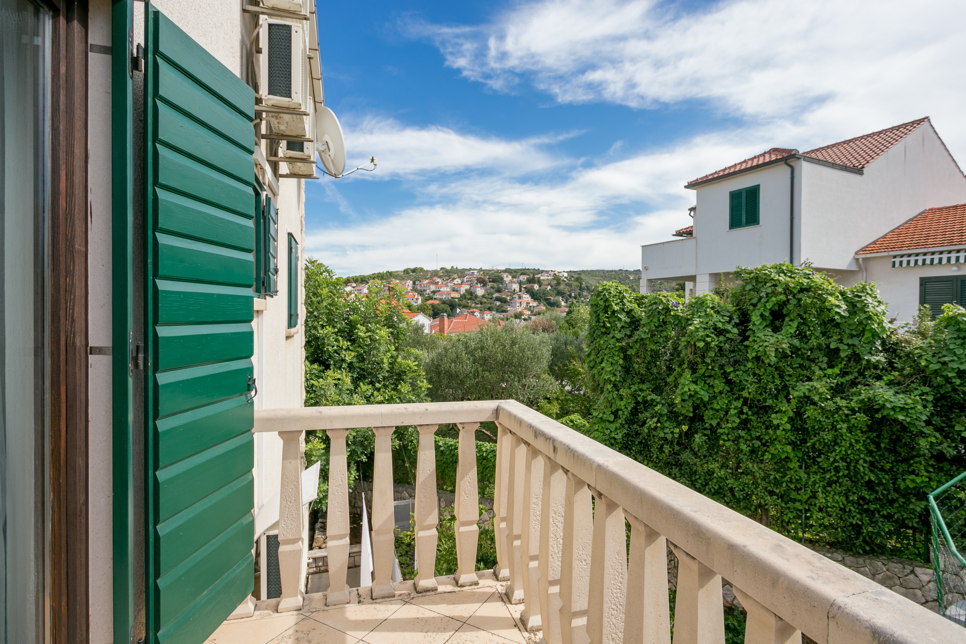 Three bedroom apartment with terrace and sea view Postira, Brač  A-b