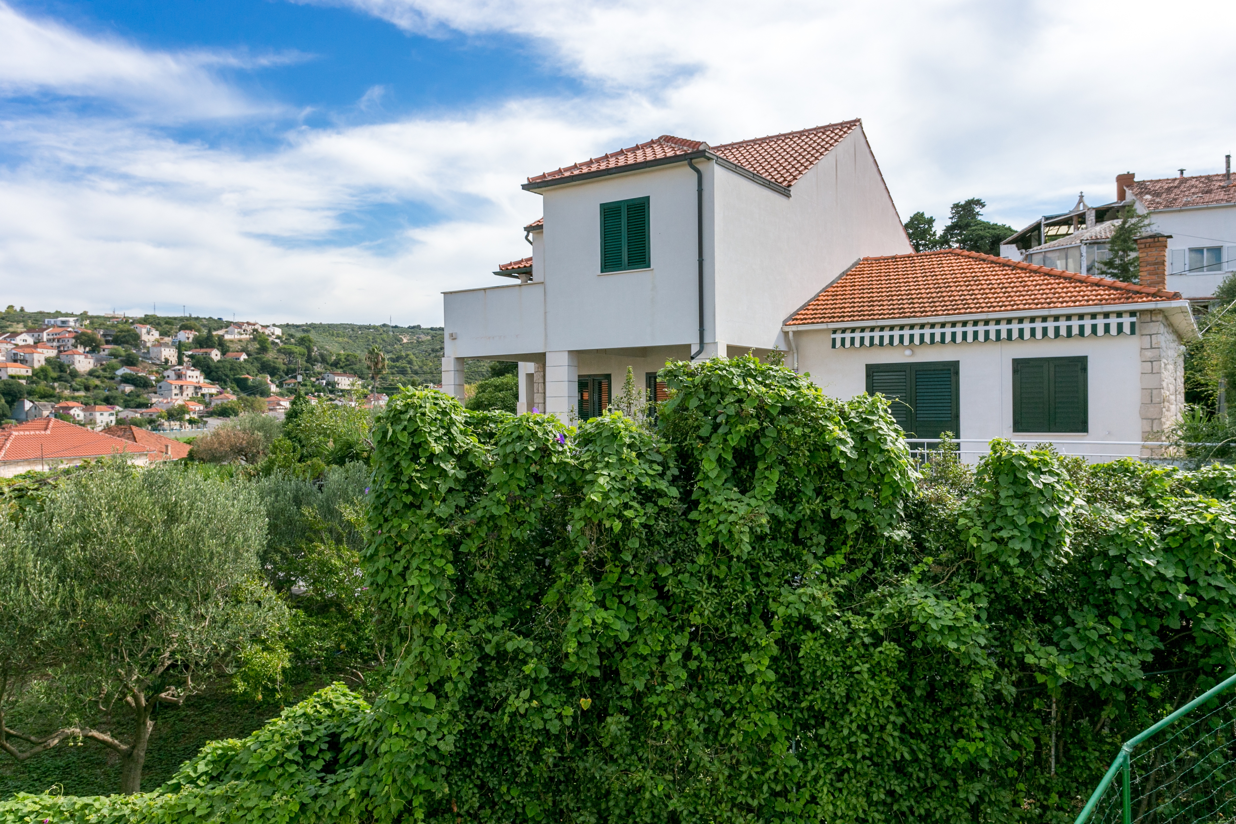Three bedroom apartment with terrace and sea view Postira, Brač  A-b