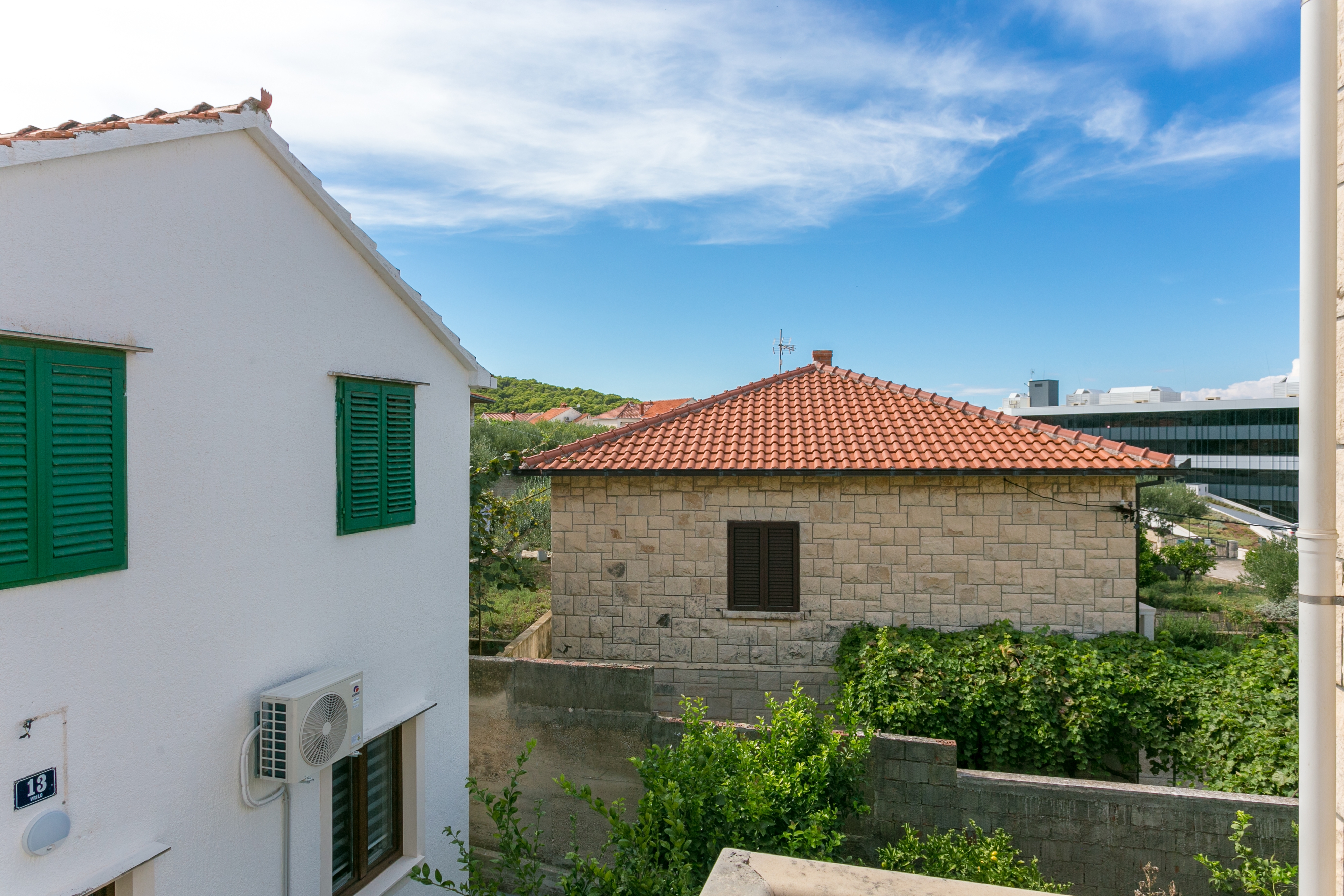 Three bedroom apartment with terrace and sea view Postira, Brač  A-b