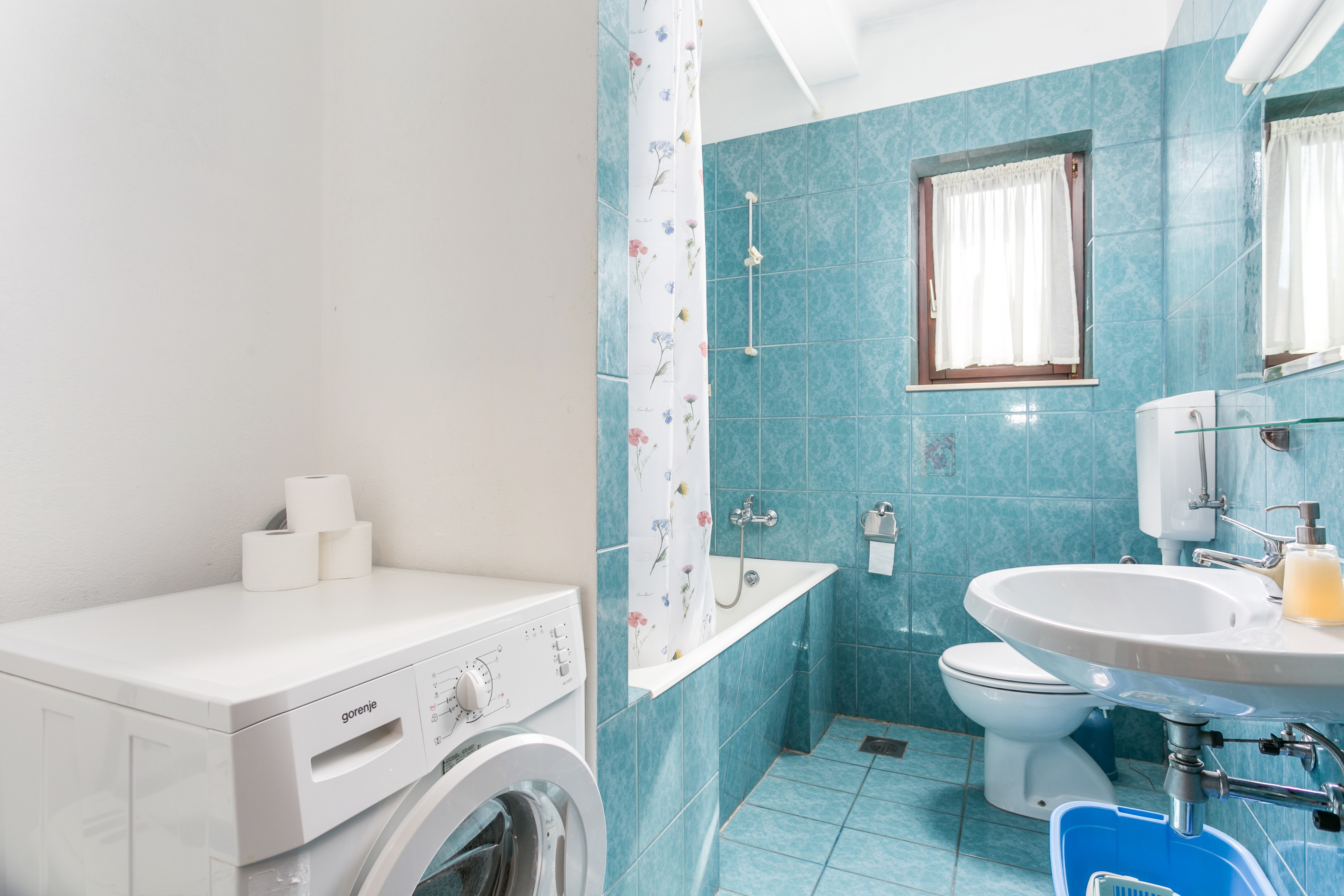 Three bedroom apartment with terrace and sea view Postira, Brač  A-b