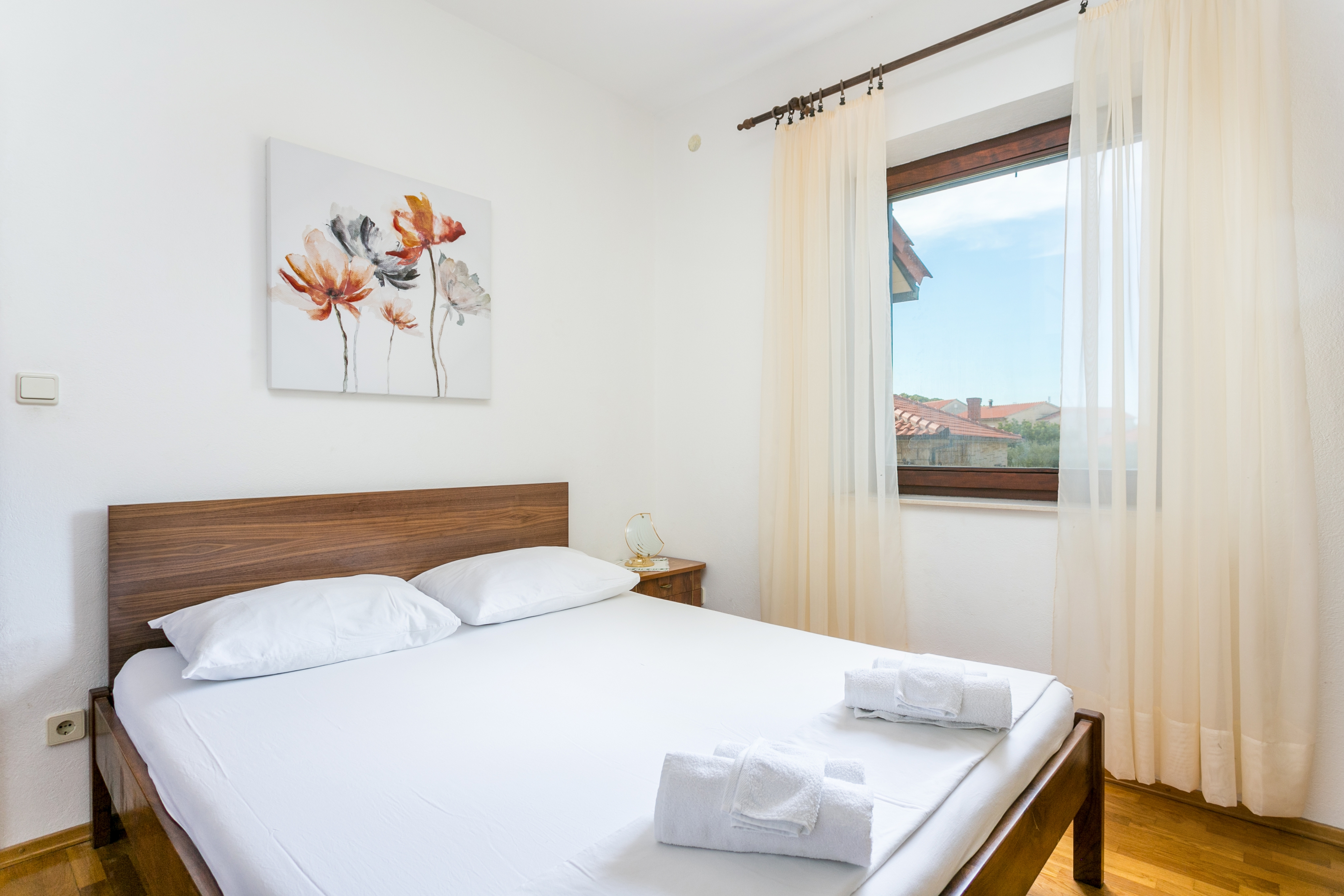 Three bedroom apartment with terrace and sea view Postira, Brač  A-b