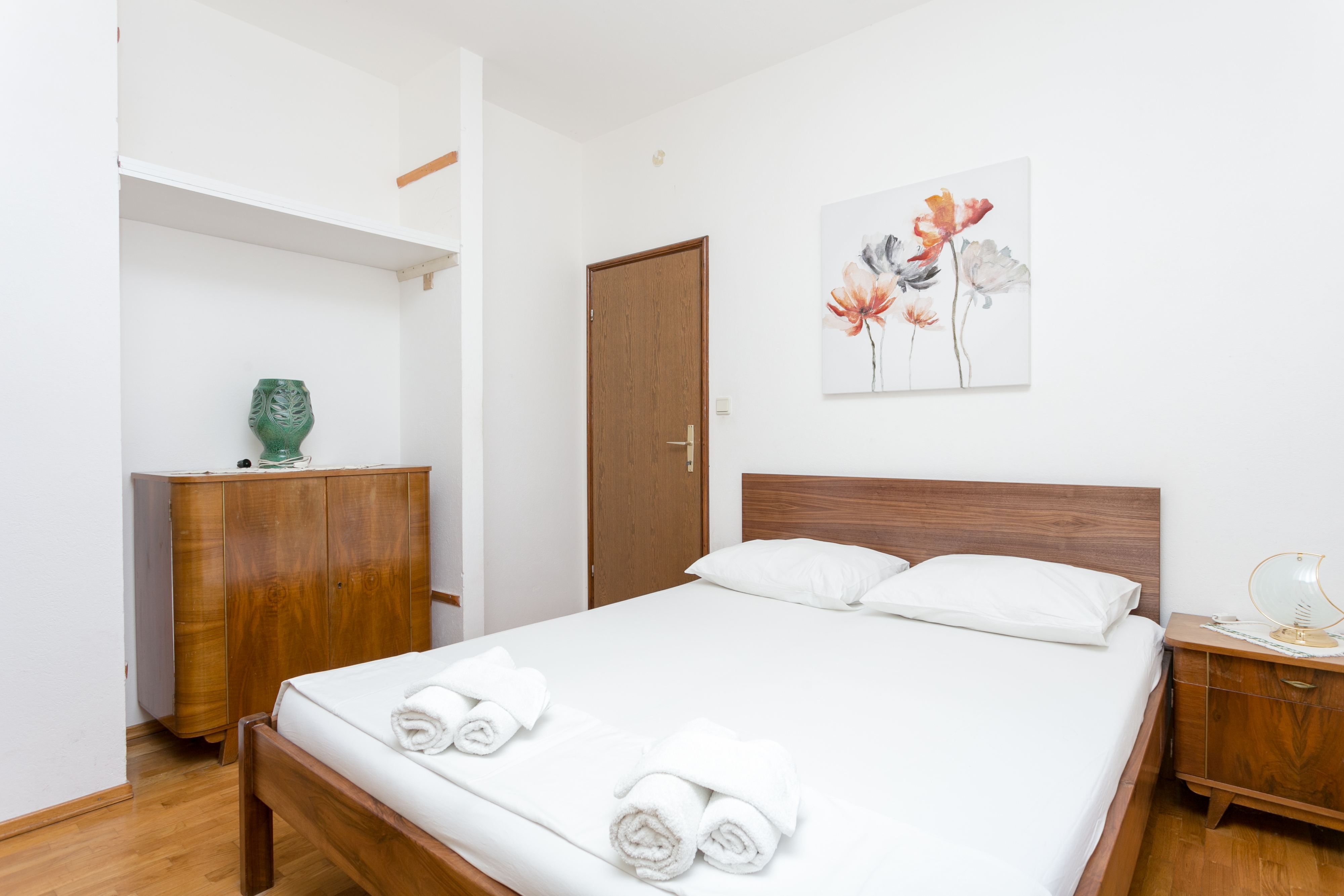 Three bedroom apartment with terrace and sea view Postira, Brač  A-b
