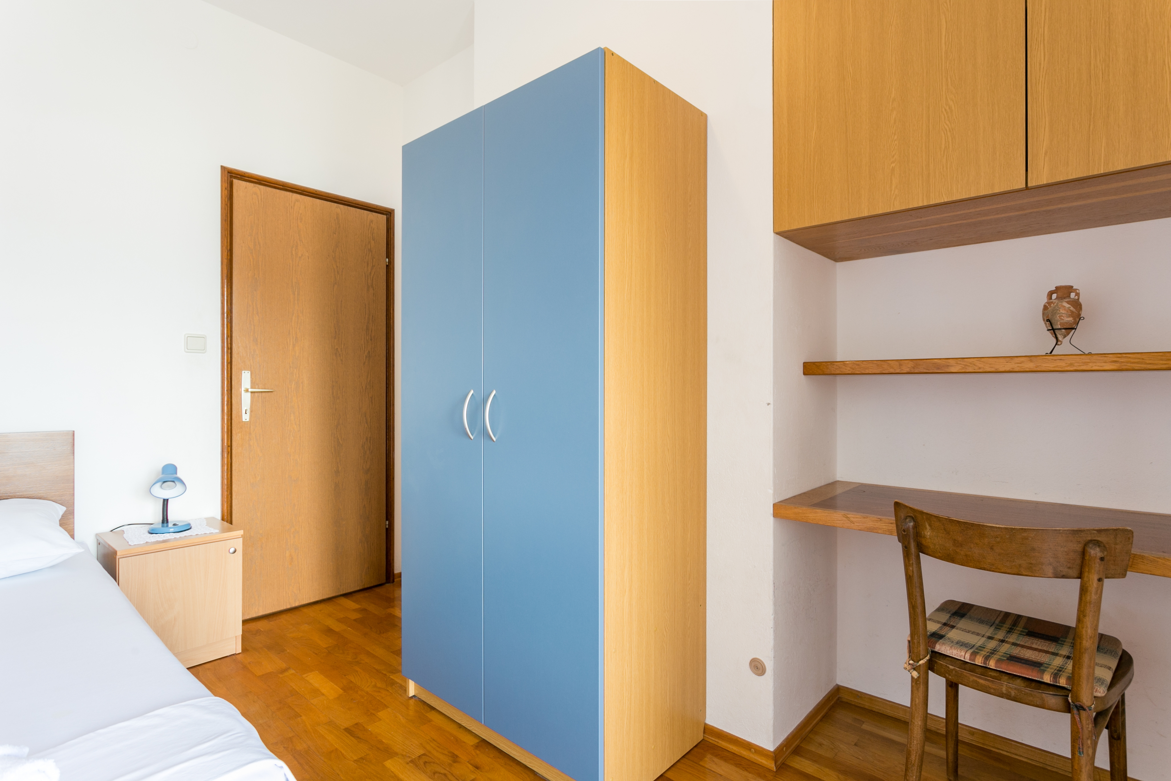 Three bedroom apartment with terrace and sea view Postira, Brač  A-b