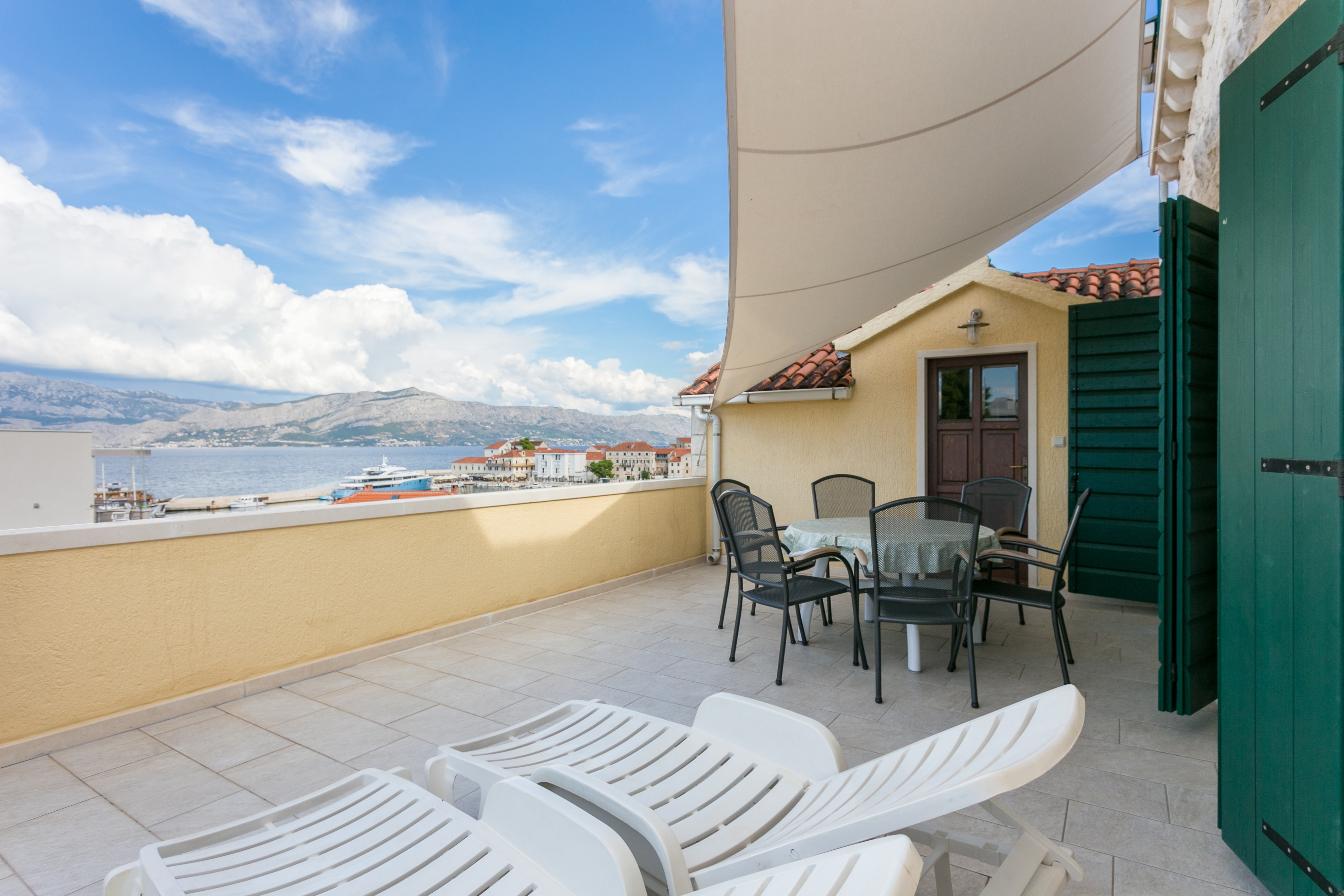 Three bedroom apartment with terrace and sea view Postira, Brač (A-739-b)