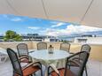 Postira, Terrasse dans l’hébergement en type apartment, avec la vue sur la mer et WiFi.