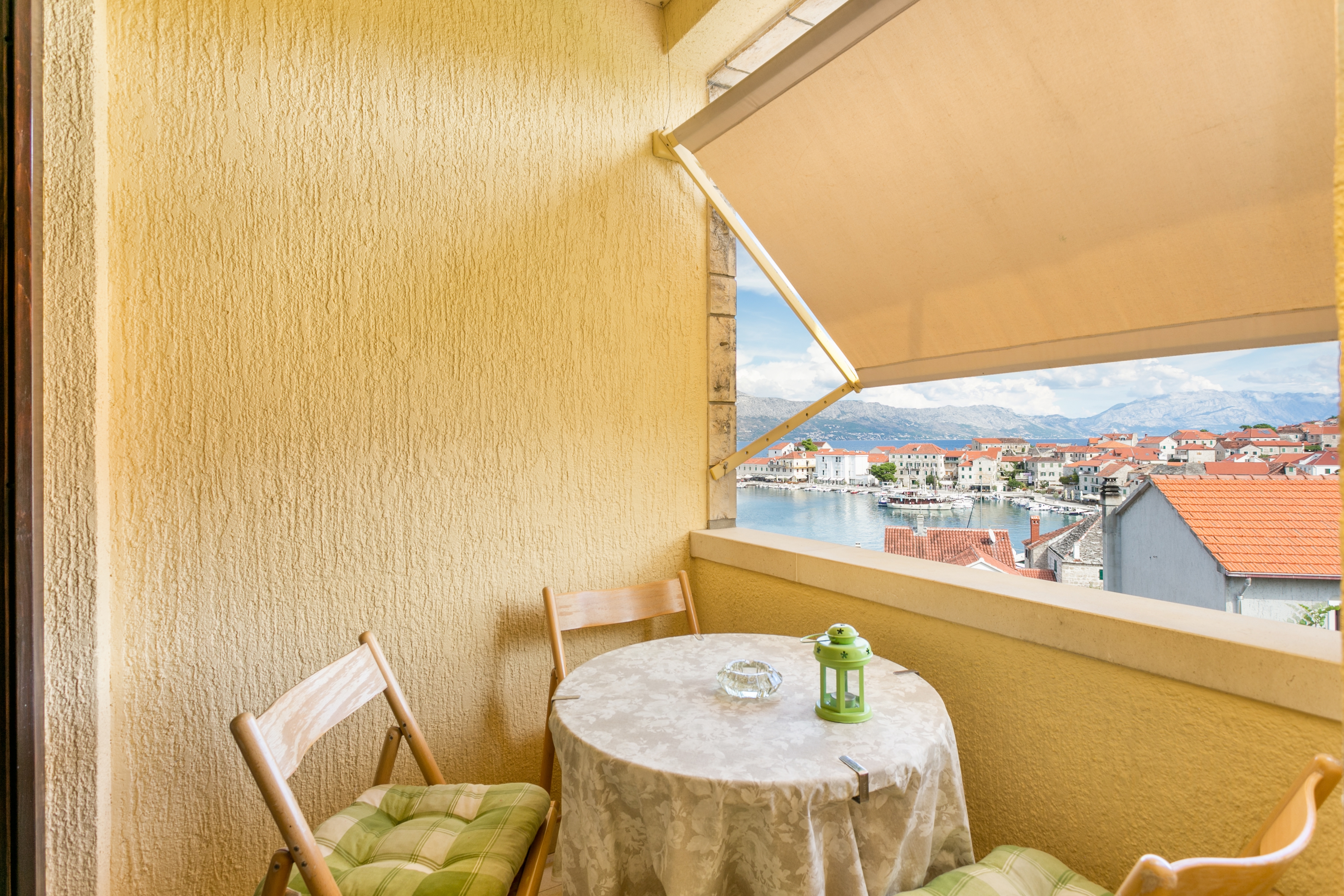 Two bedroom apartment with terrace and sea view Postira, Brač  A-c