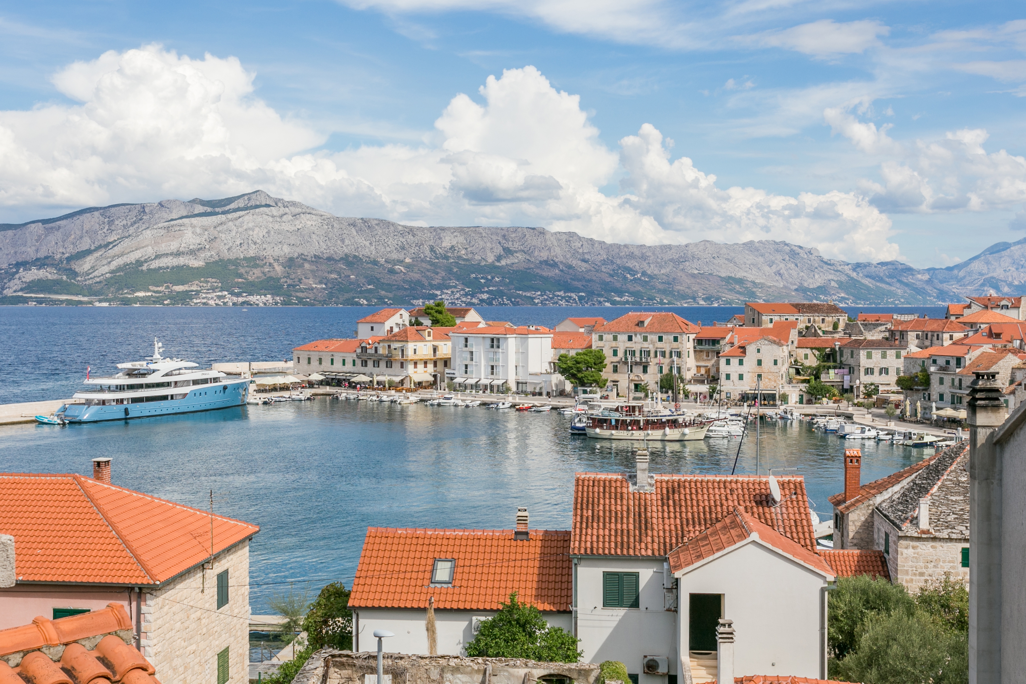 Two bedroom apartment with terrace and sea view Postira, Brač  A-c