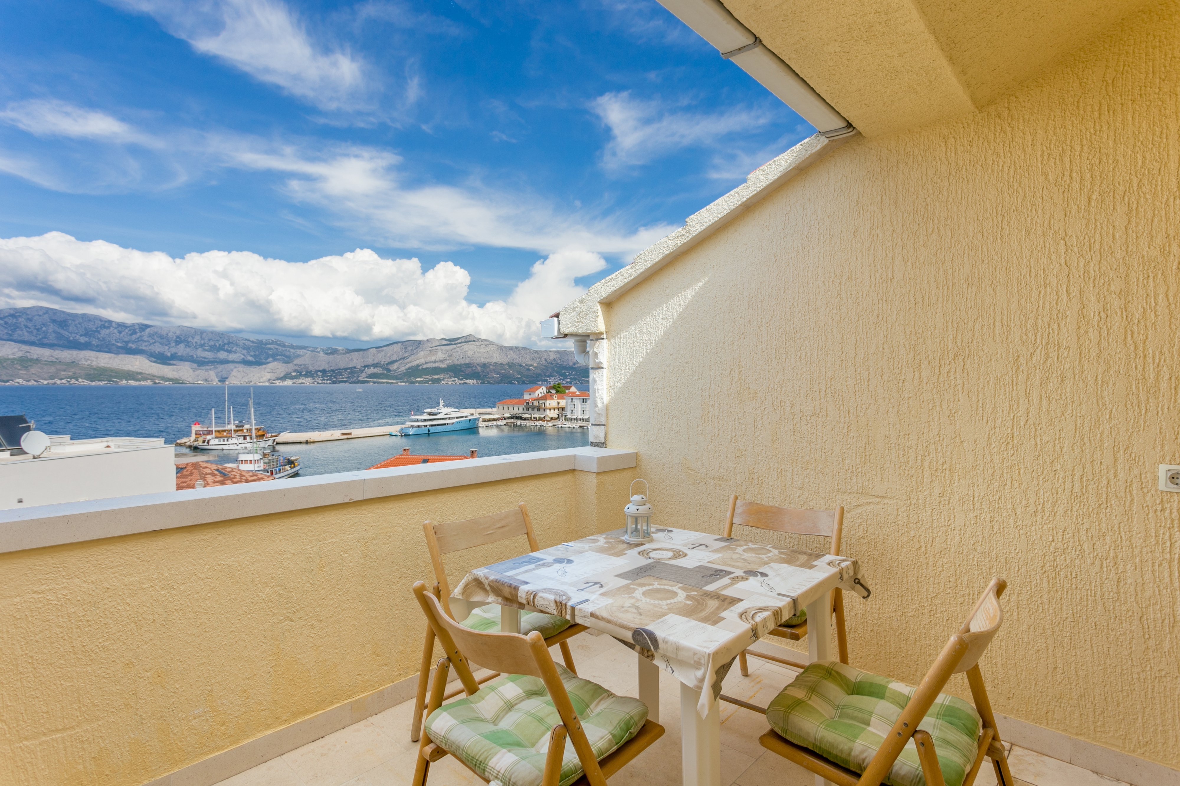 Two bedroom apartment with terrace and sea view Postira, Brač (A-739-d)