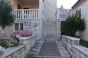 Apartmani uz more Postira, Brač - 739