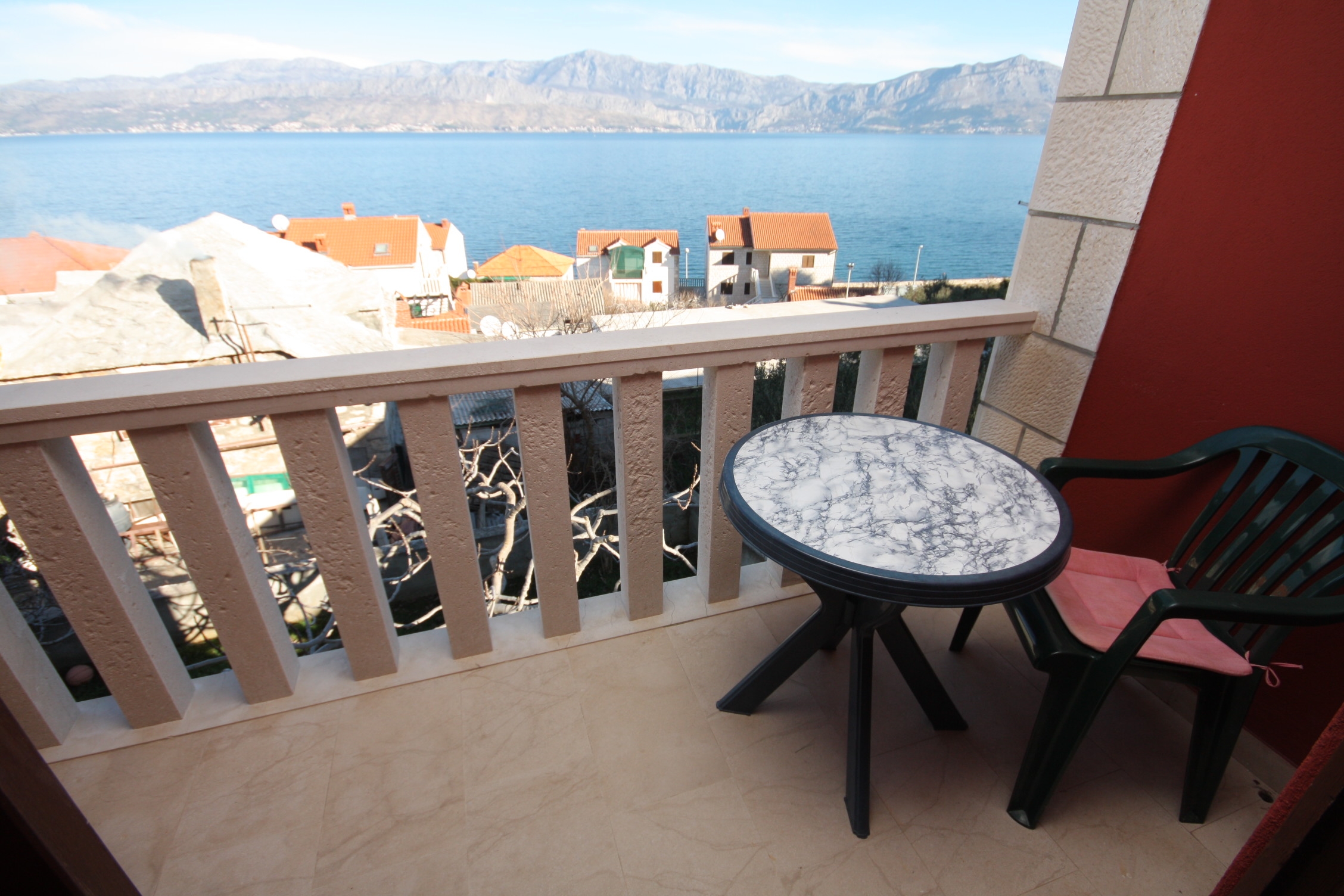 One bedroom apartment with balcony and sea view Postira, Brač  A-b