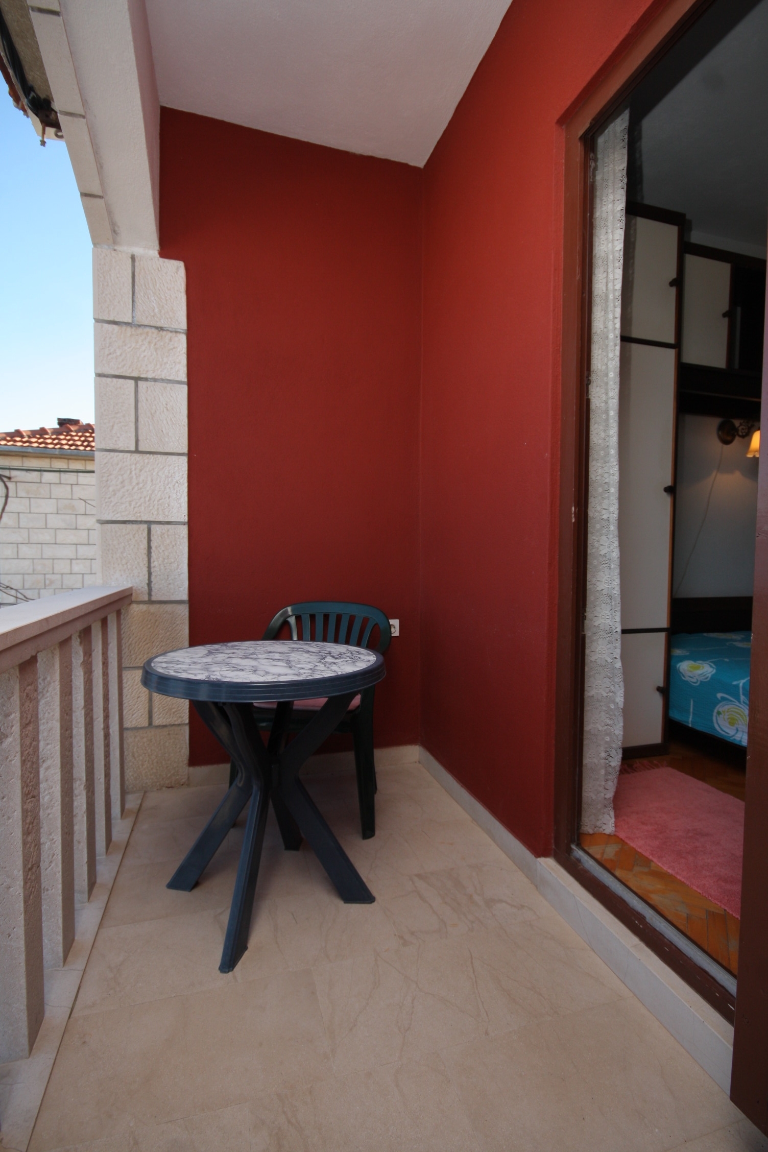 One bedroom apartment with balcony and sea view Postira, Brač  A-b