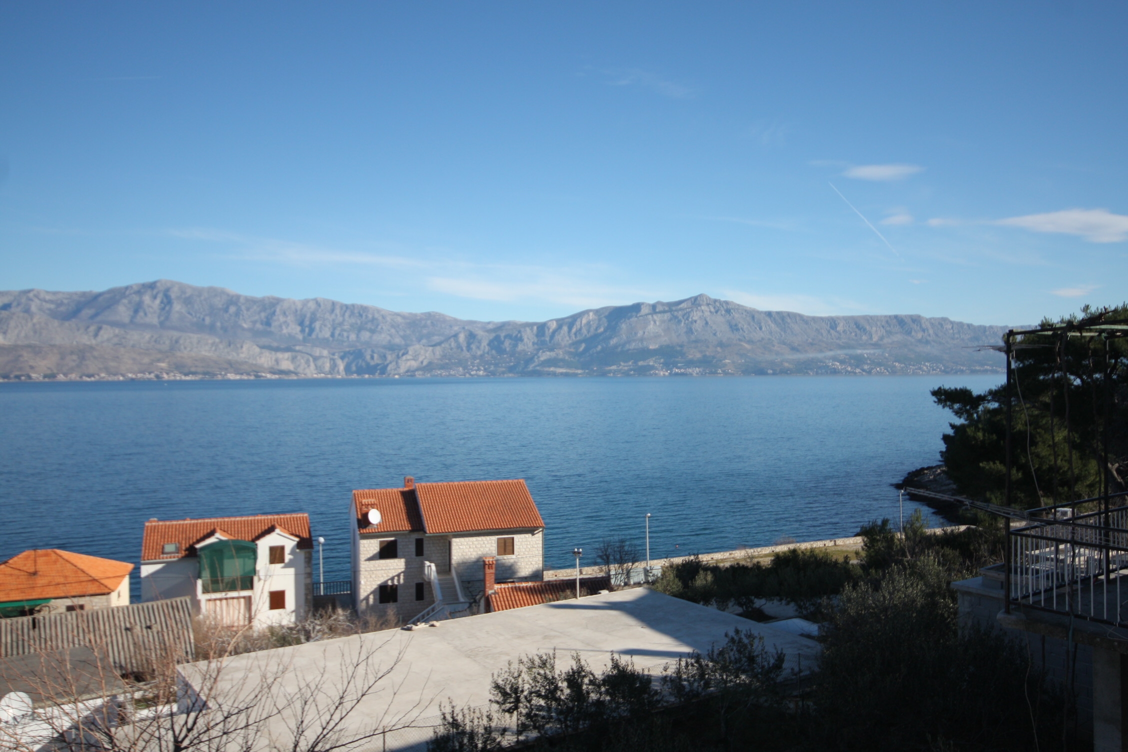 One bedroom apartment with balcony and sea view Postira, Brač  A-b