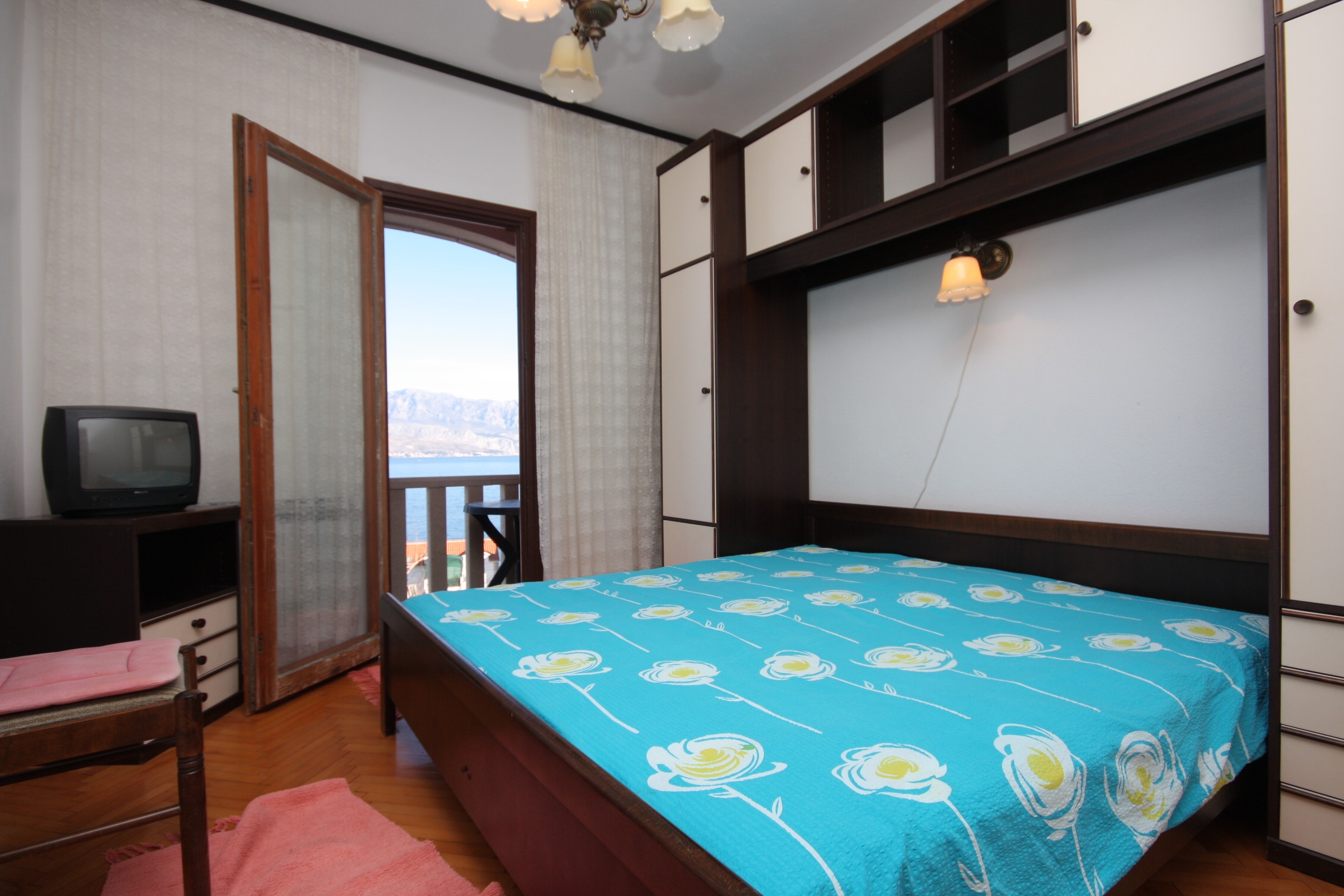 One bedroom apartment with balcony and sea view Postira, Brač  A-b