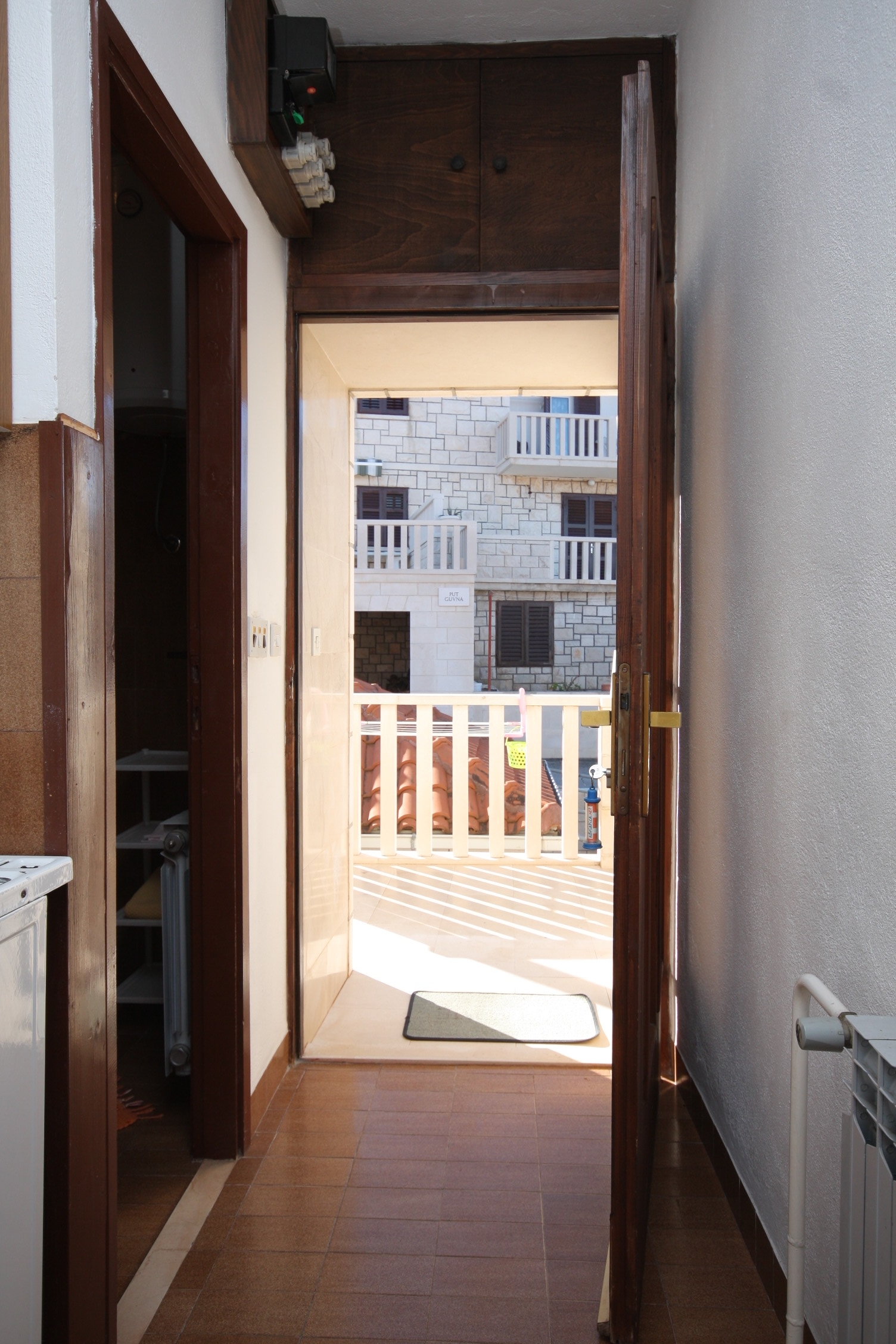 One bedroom apartment with balcony and sea view Postira, Brač  A-b
