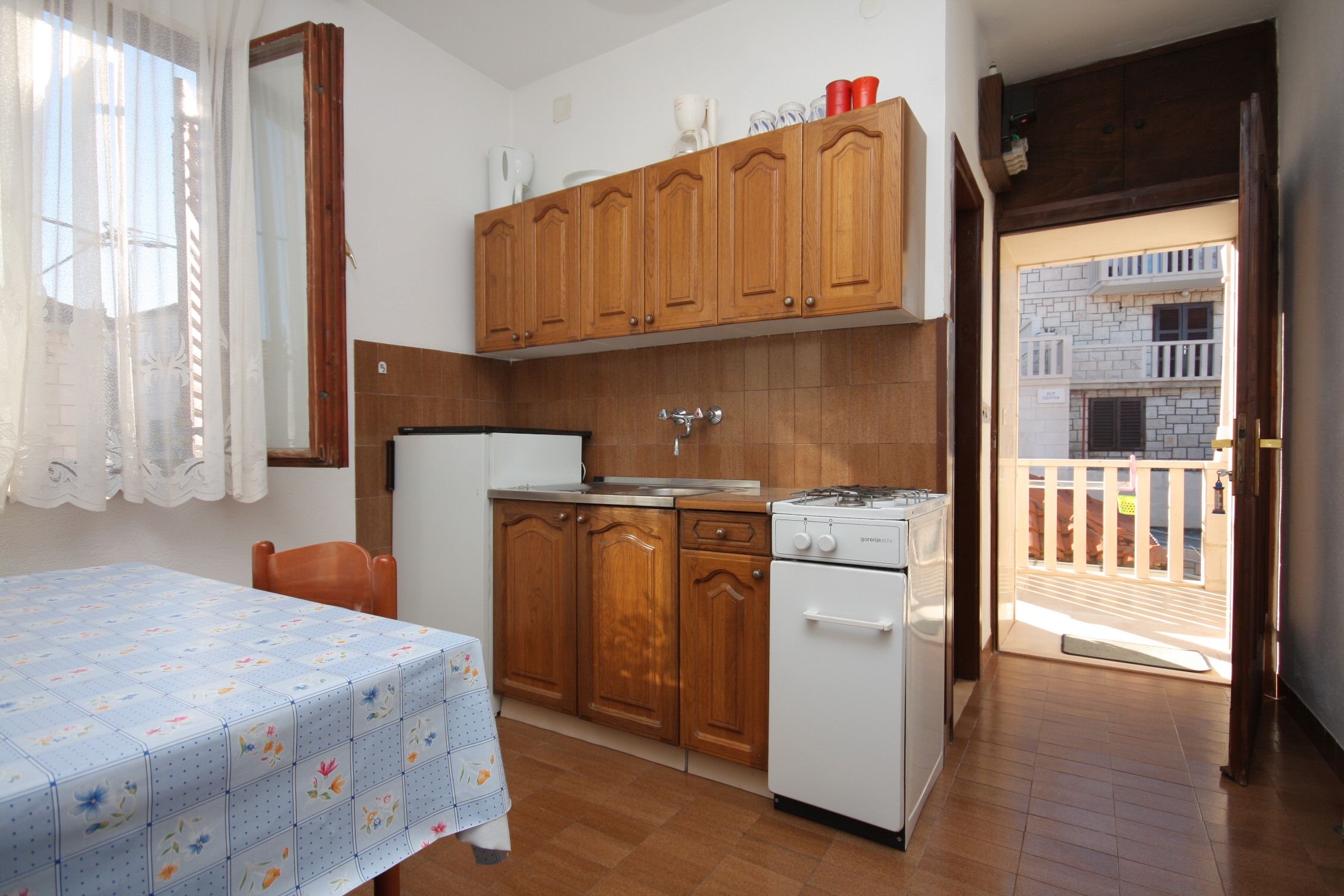 One bedroom apartment with balcony and sea view Postira, Brač  A-b