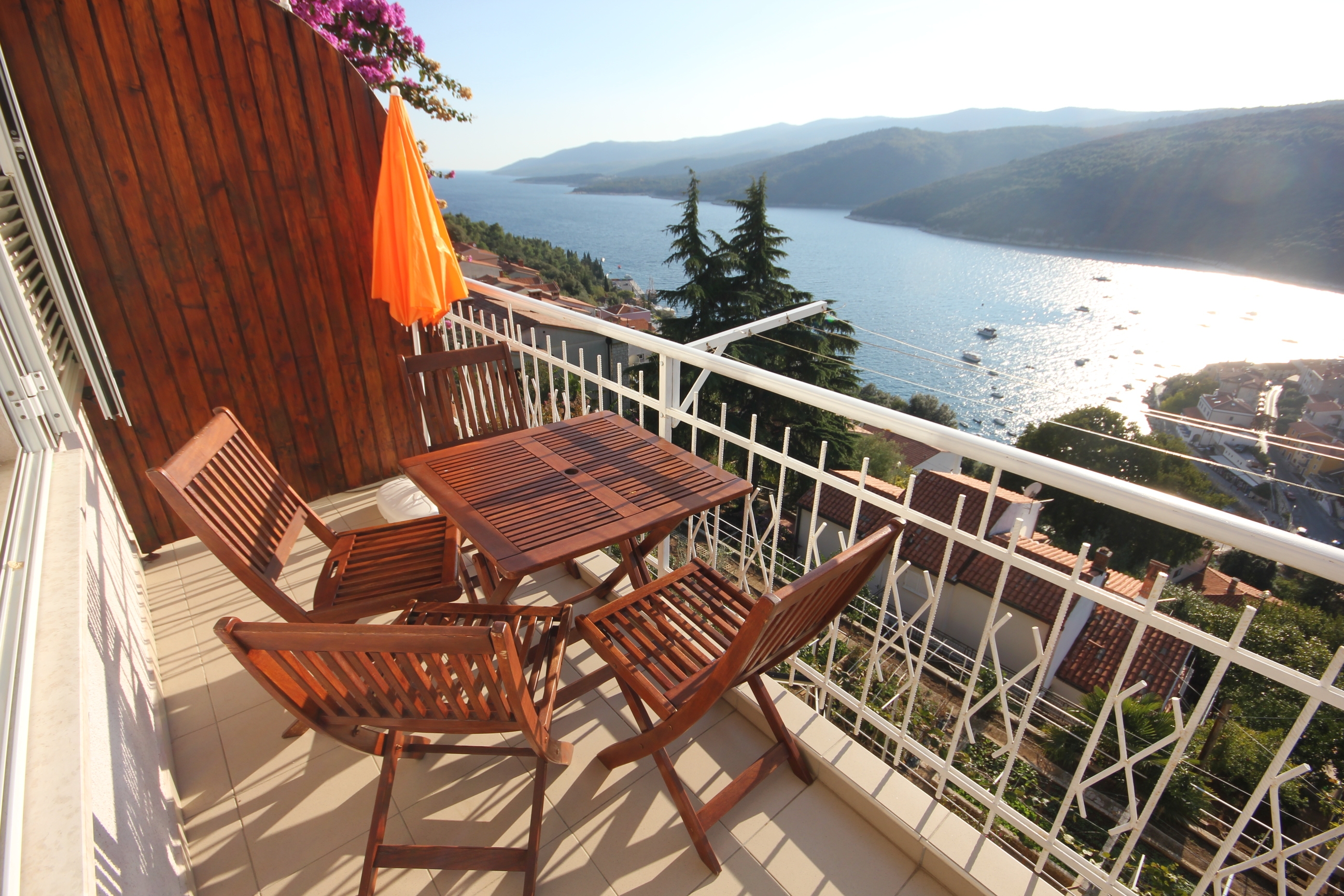 Dvosobni apartman s terasom i pogledom na more Rabac, Labin  A-f