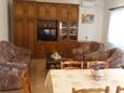 Pula, Sala de estar in the apartment, air condition available y WiFi.