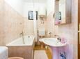 Sutivan, Bagno 1 nell'alloggi del tipo apartment, animali domestici ammessi e WiFi.