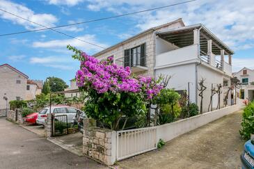 Sutivan, Brač, Property 744 - Apartments with pebble beach.