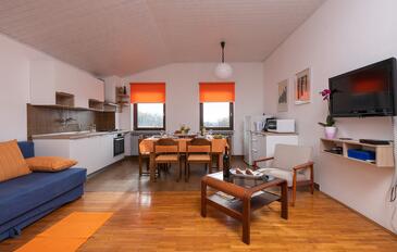 Manjadvorci, Living room in the apartment, air condition available, (pet friendly) and WiFi.