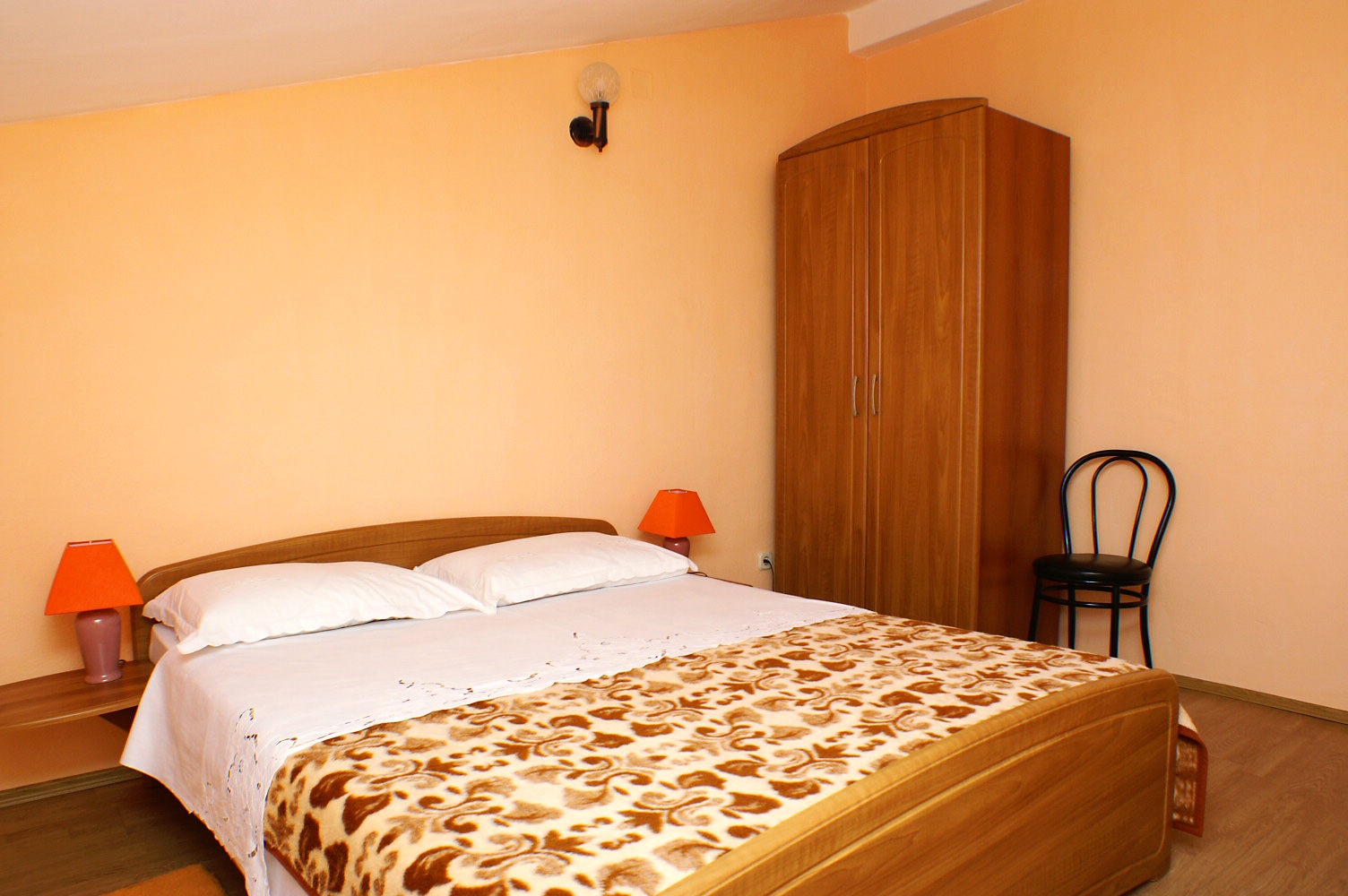 Dvosobni apartman s terasom i pogledom na more Sutivan, Brač  A-a