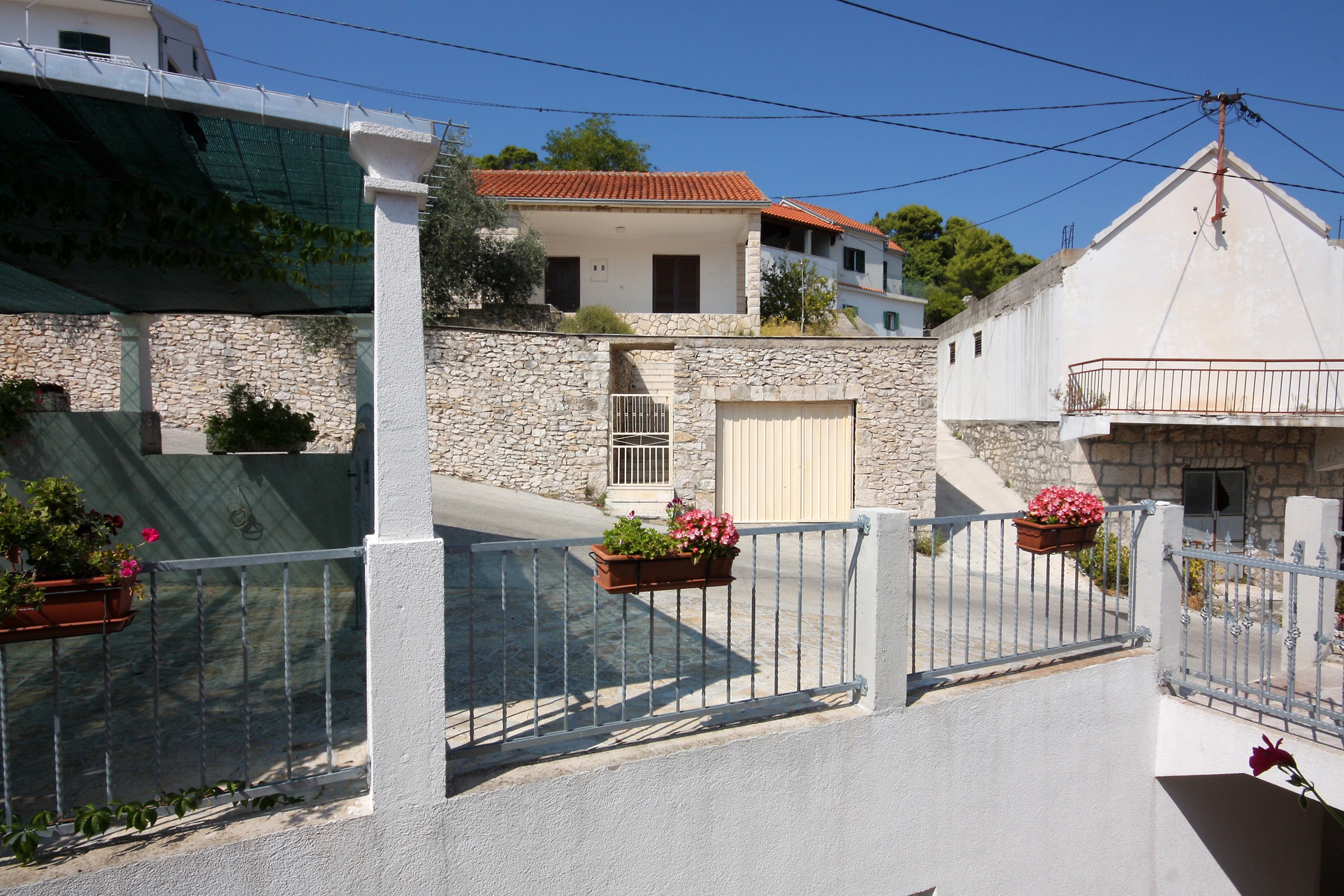 Dvosobni apartman s terasom i pogledom na more Sutivan, Brač  A-a