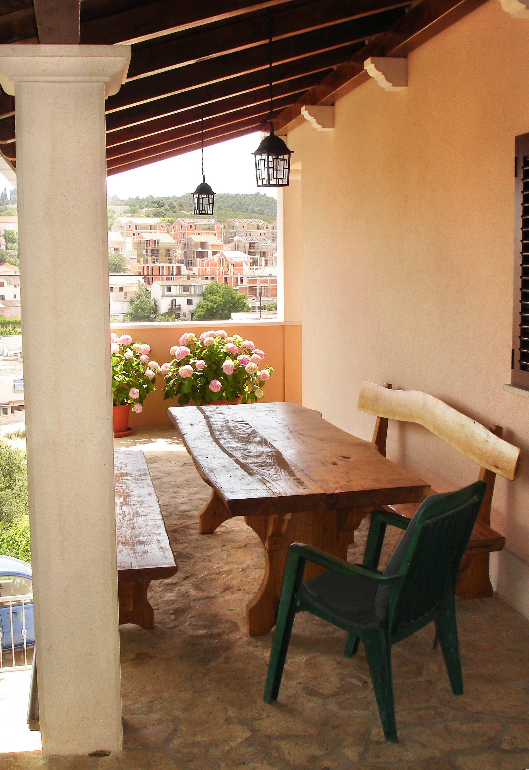 Dvosobni apartman s terasom i pogledom na more Sutivan, Brač  A-a